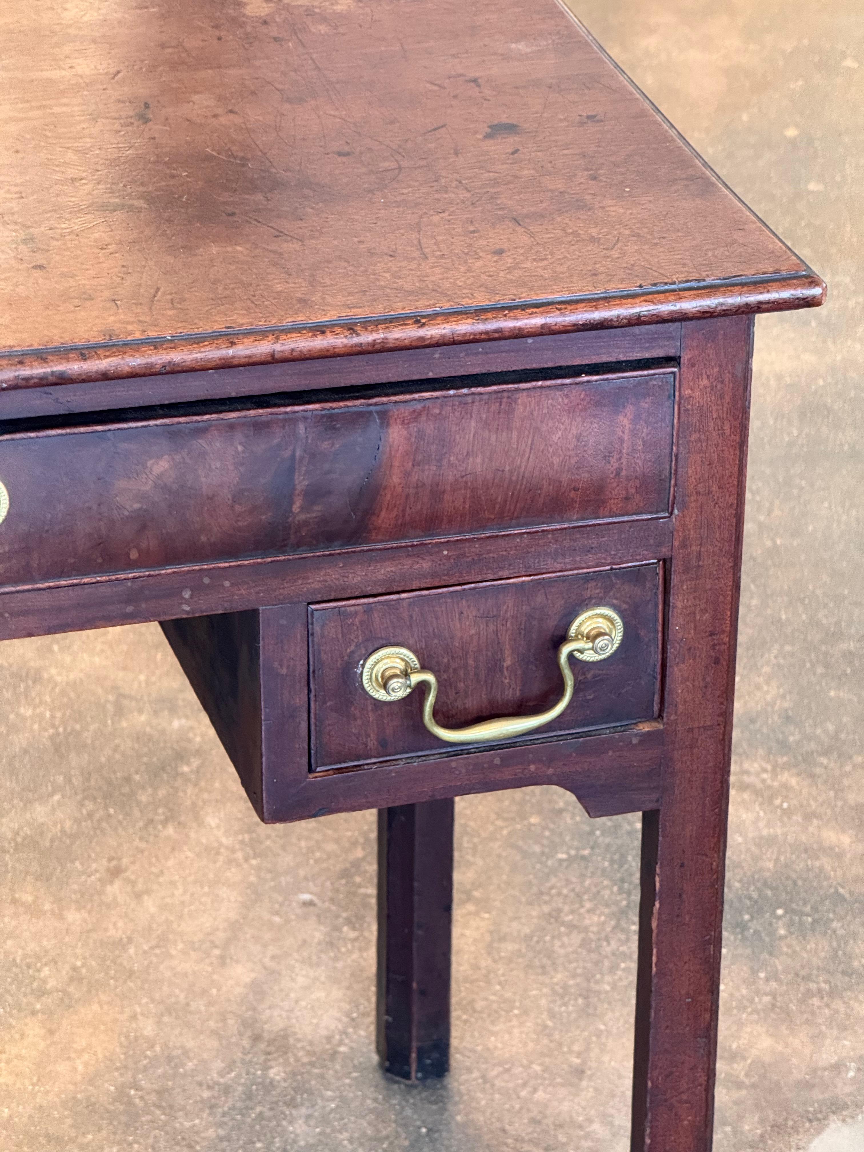 Geo III Lowboy in vendita 1