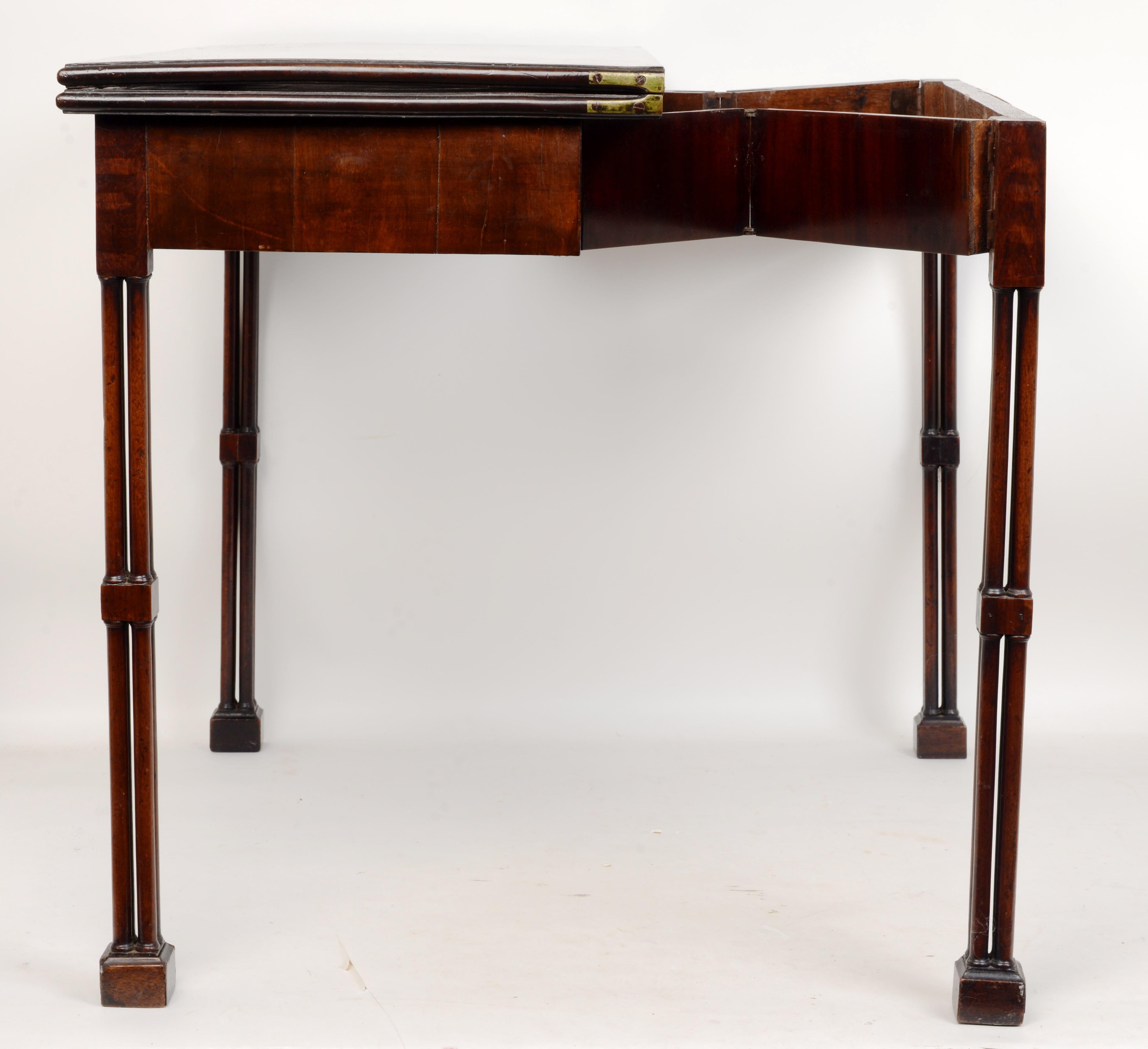 18th Century Geo III Mahogany Fold-Over Card Table with Cluster-Leg & Concertina Action c1780 For Sale