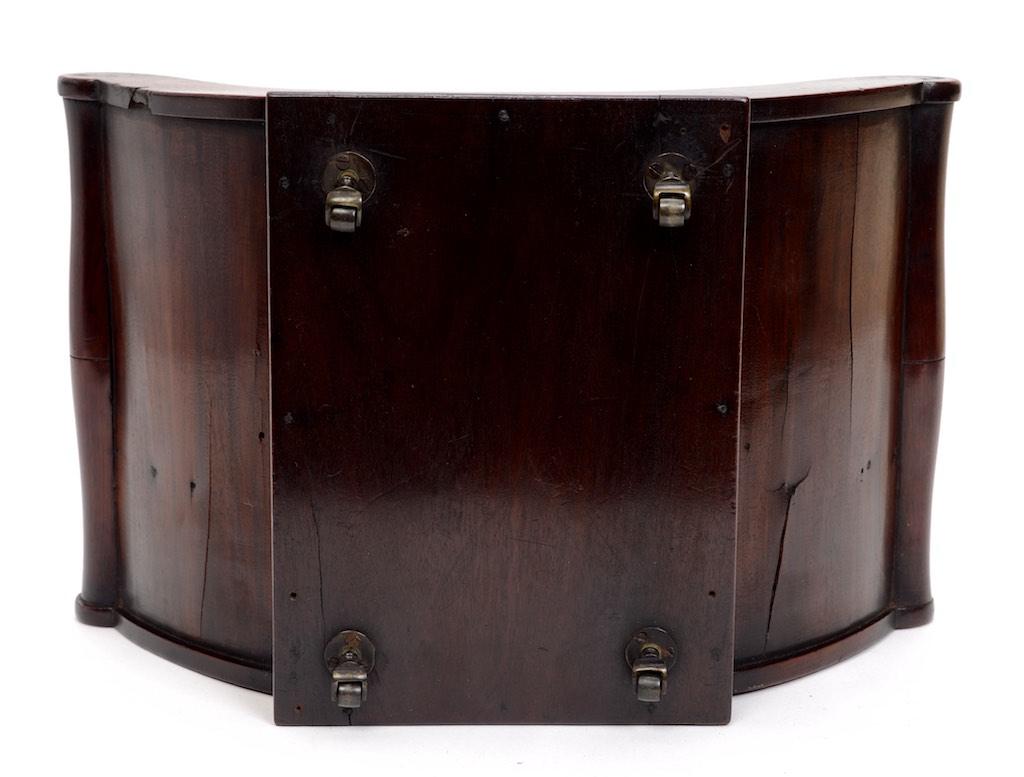 Servidor rodante de queso y galletas de caoba Geo III, circa 1800 Caoba en venta
