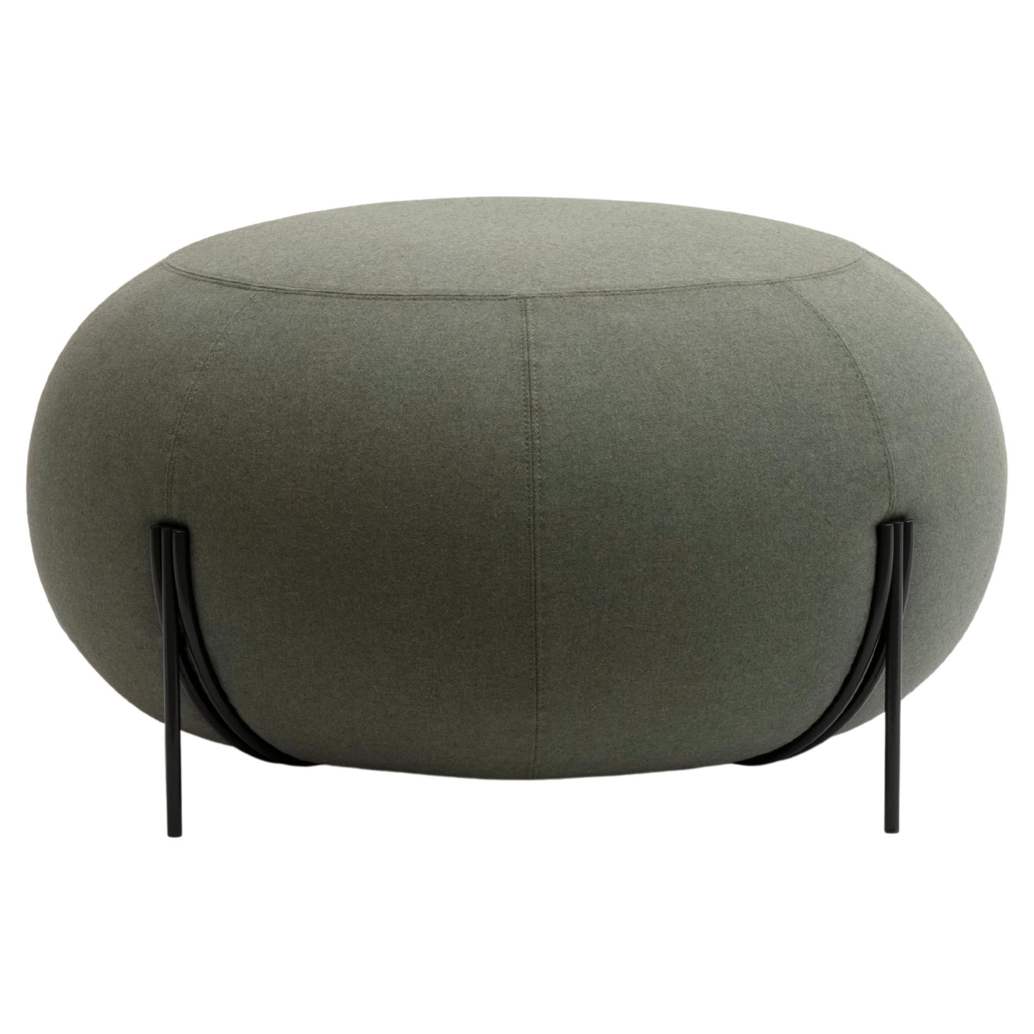 Pouf Geo de taille moyenne en tissu gris Ecopelli et pieds gris de Paolo Grasselli en vente