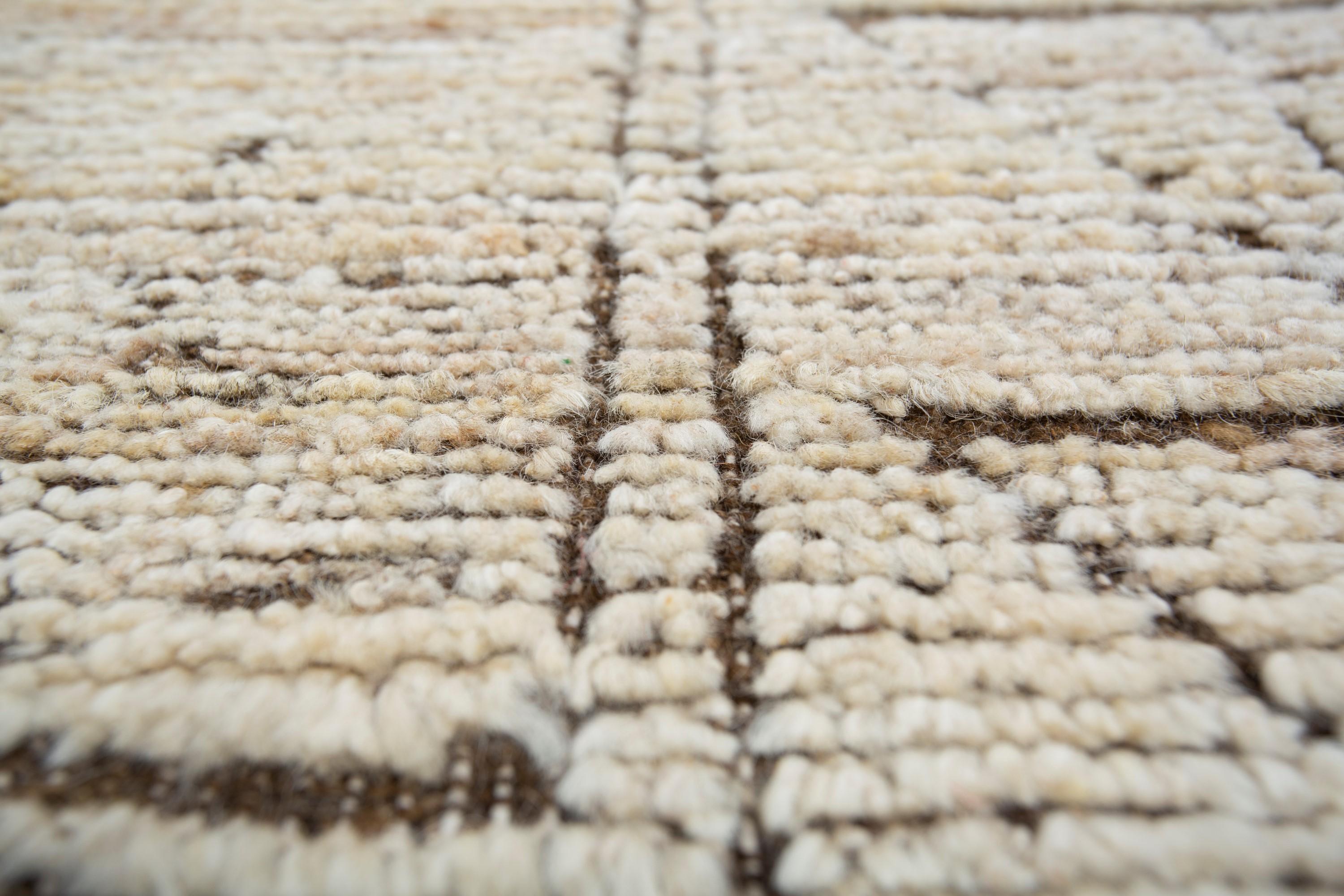 Alfombra anudada a mano Geo-Mosaic Dream Blanco Hielo y Marrón Cacao 274x365 cm Moderno en venta