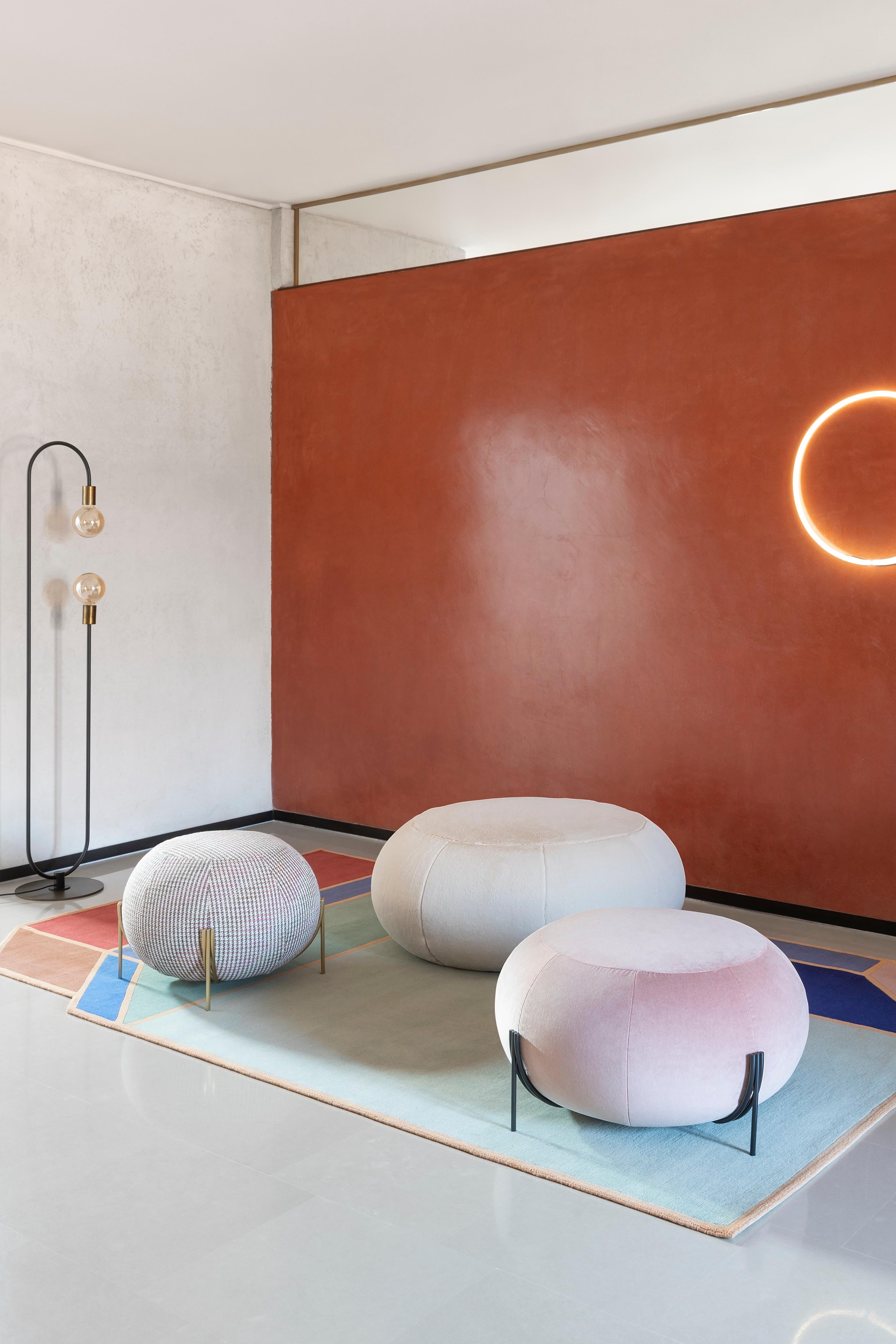 Puf Pequeño Geo en Tapicería Lario Top Naranja by Paolo Grasselli en Nuevo estado para la venta en Brooklyn, NY