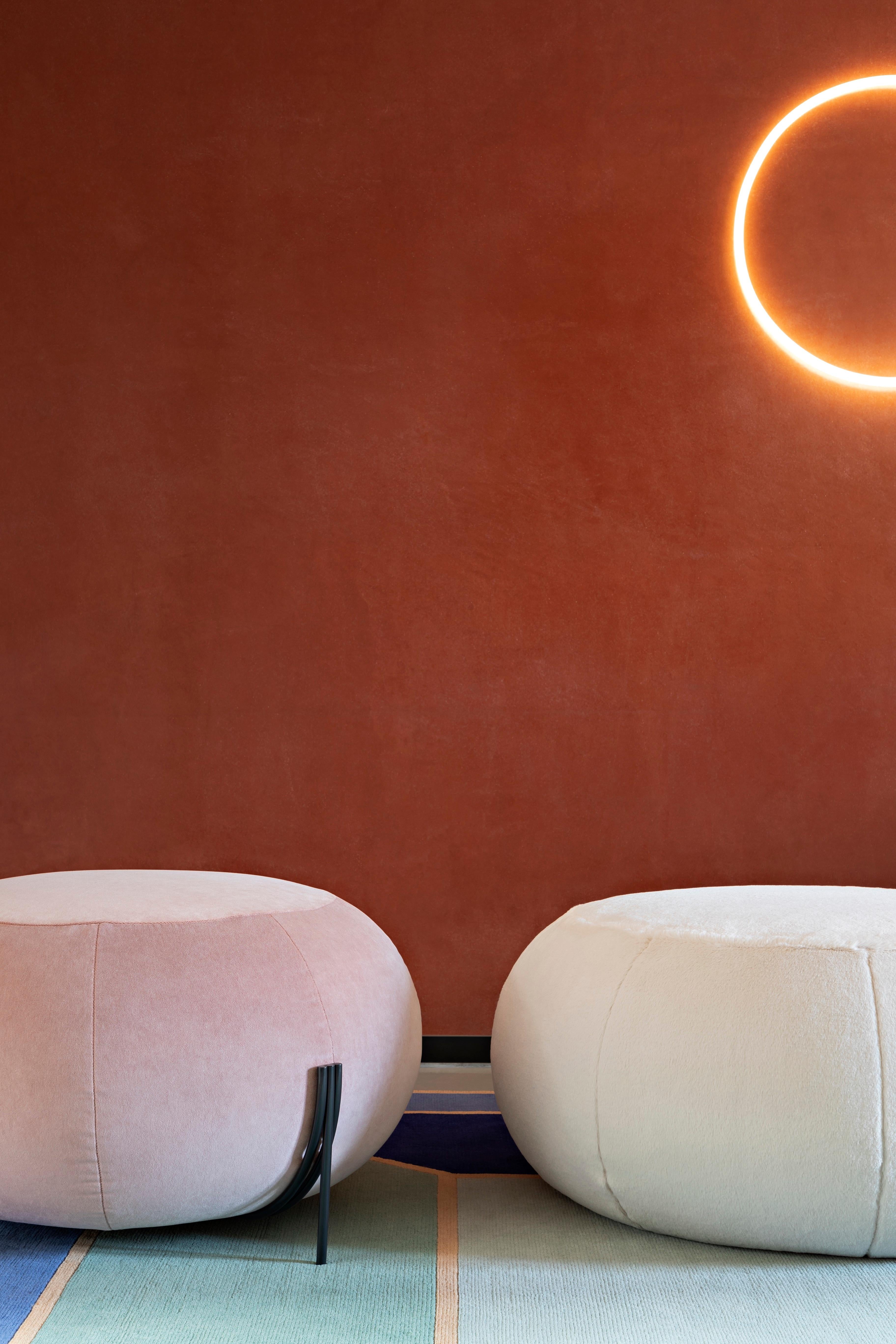 Puf Pequeño Geo en Tapicería Lario Top Naranja by Paolo Grasselli Siglo XXI y contemporáneo en venta