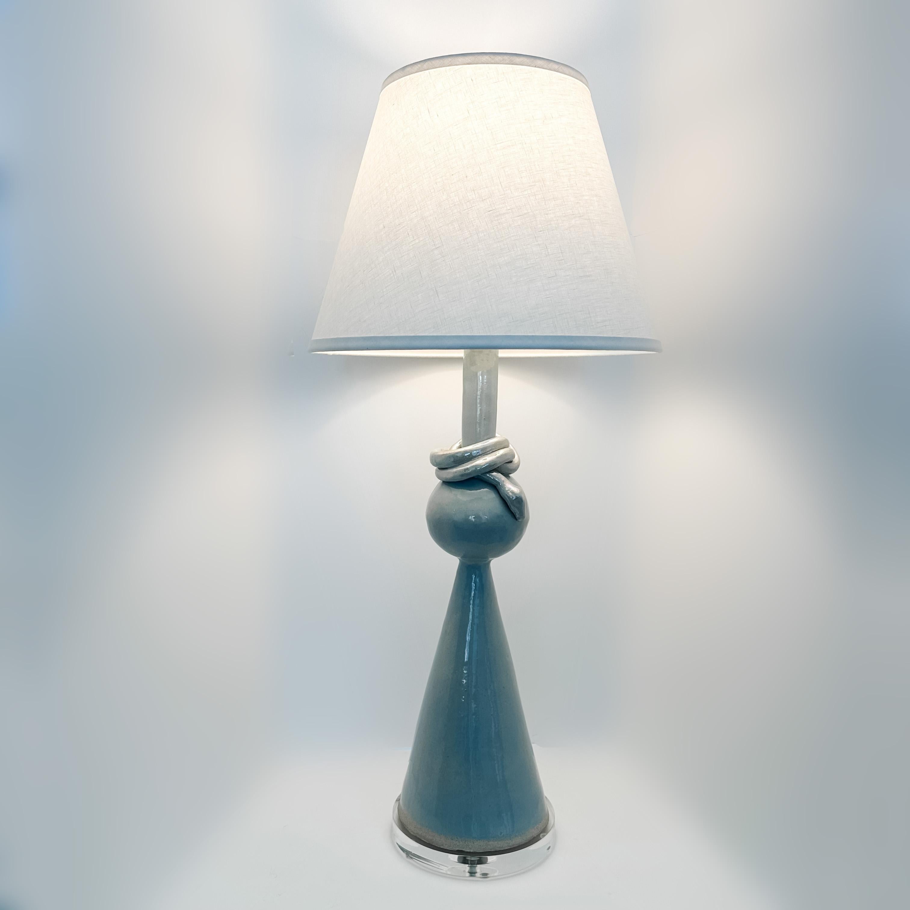 Modern Geo Table Lamp with Serpent Twist in Wedgwood Glaze on Lucite Base For Sale