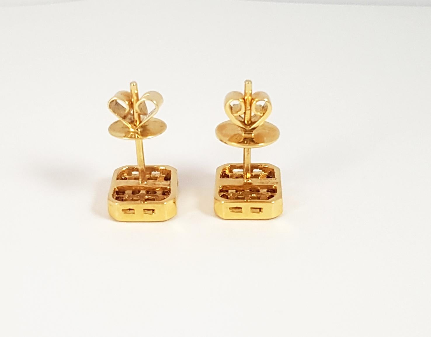 Boucles d'oreilles puzzle Geoart Back to Basic en or 18 carats et saphirs de couleur arc-en-ciel Neuf - En vente à Bangkok, 10