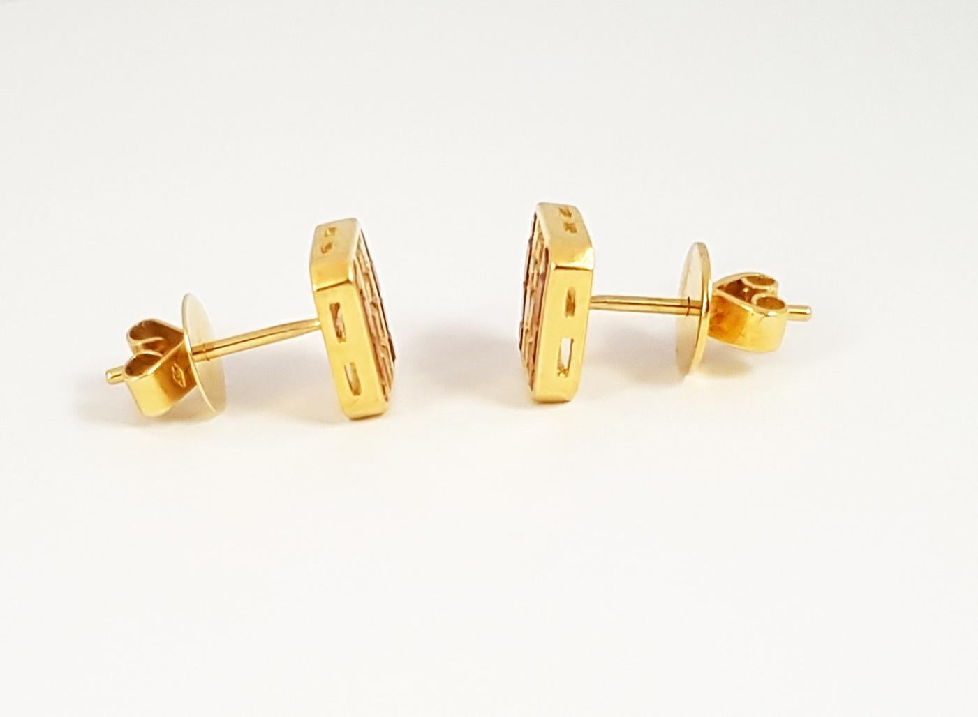 Boucles d'oreilles puzzle Geoart Back to Basic en or 18 carats et saphirs de couleur arc-en-ciel Pour femmes en vente