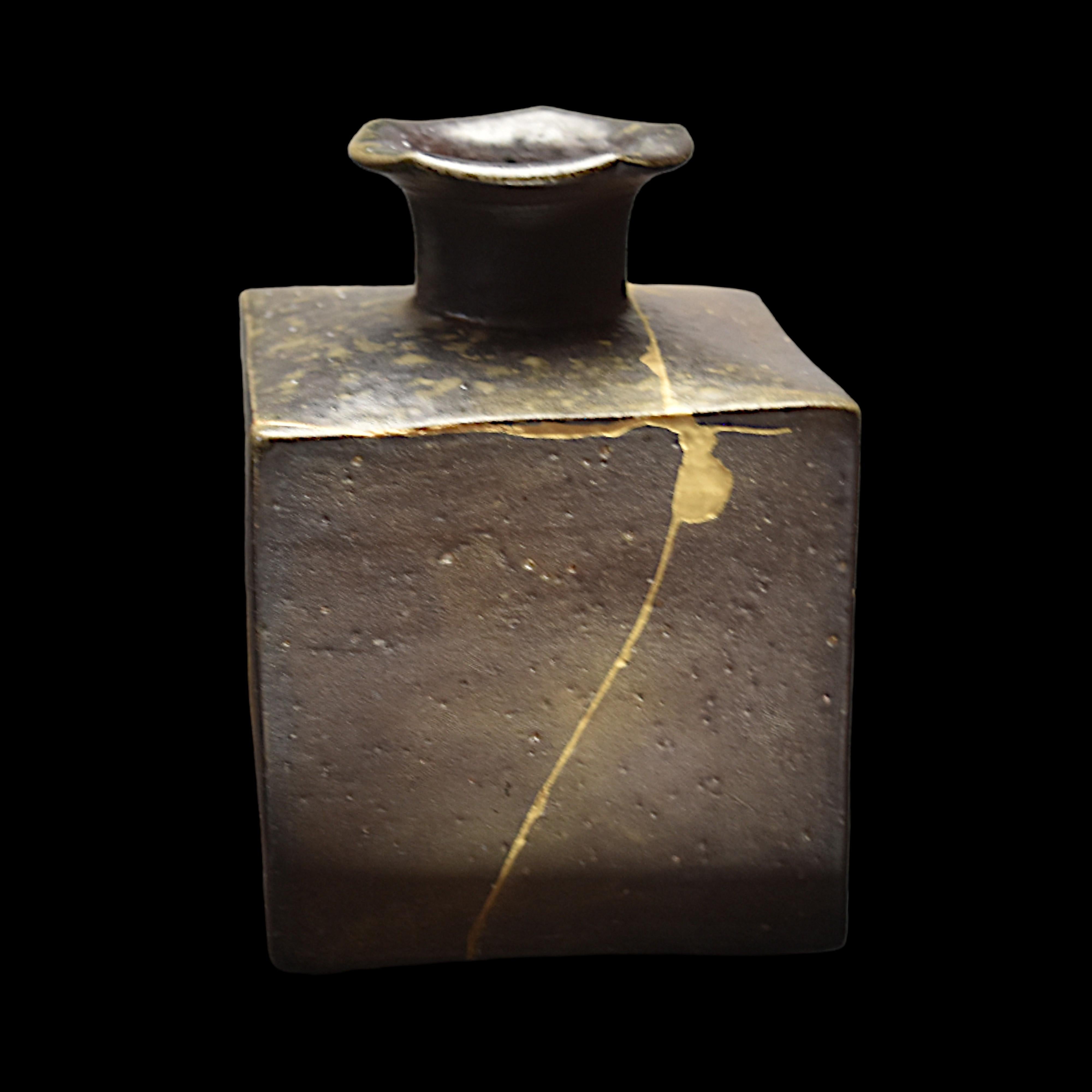 Jarrón Bizen de geoda y kintsugi Siglo XXI y contemporáneo en venta
