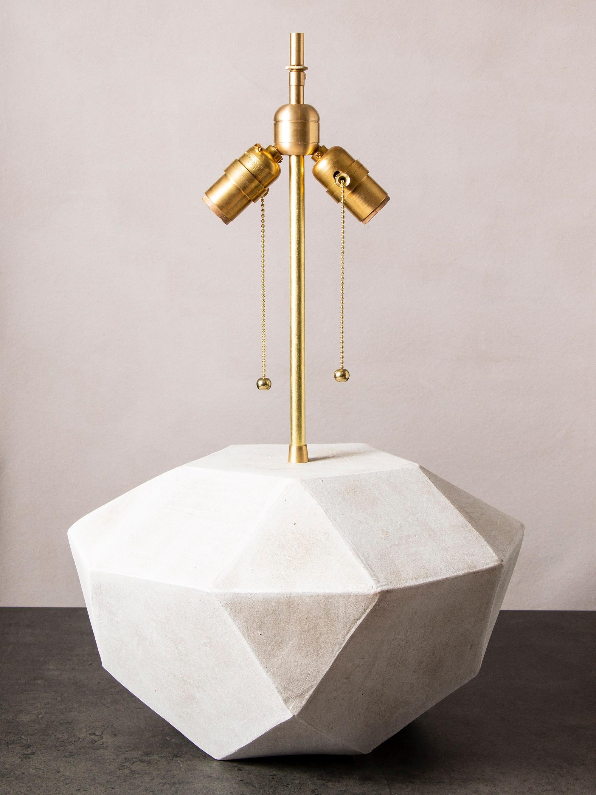 Modern Geode Lamp 2 - Geometric White Ceramic and Brass Table Lamp For Sale