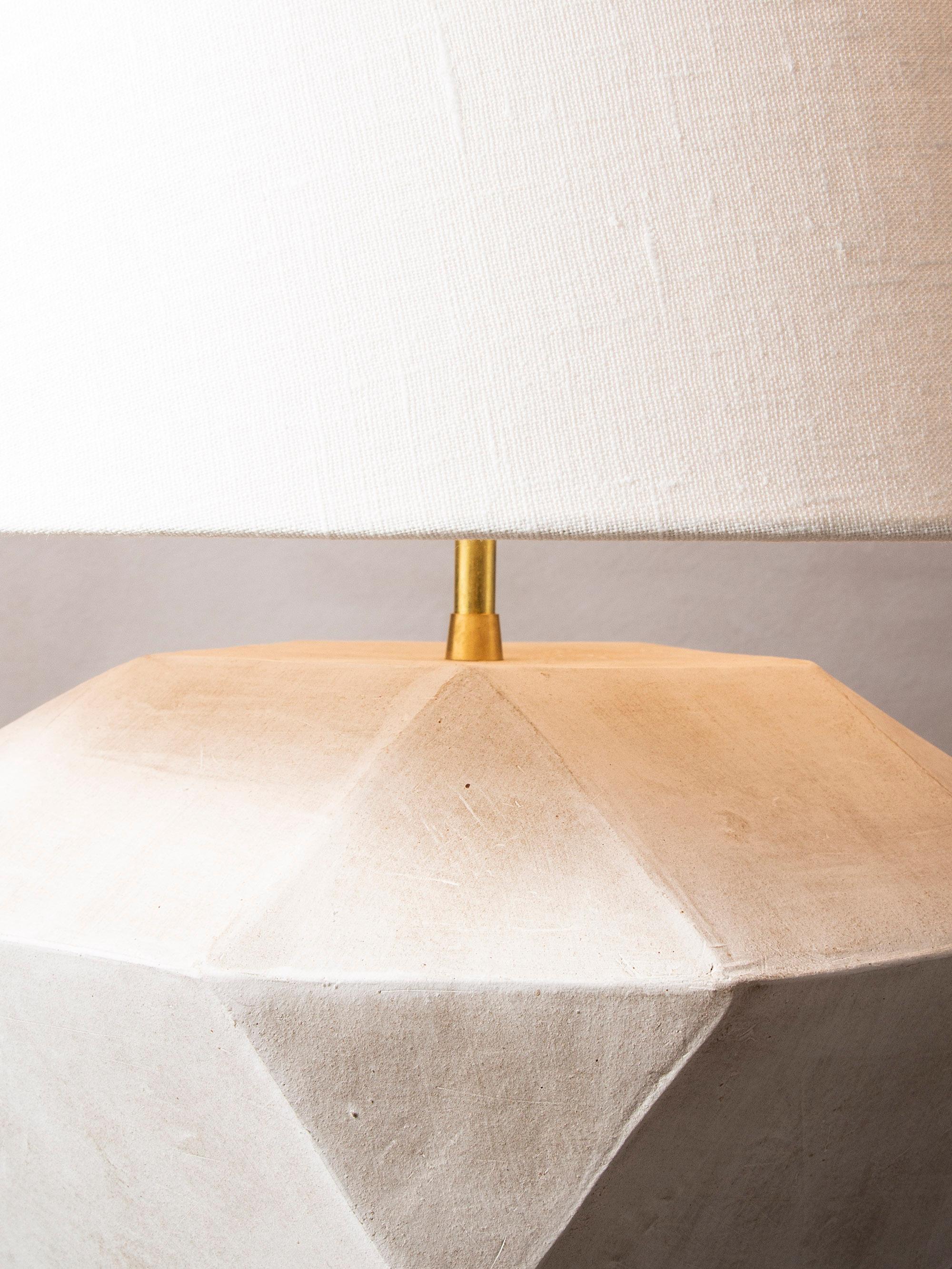 American Geode Lamp 2 - Geometric White Ceramic and Brass Table Lamp For Sale
