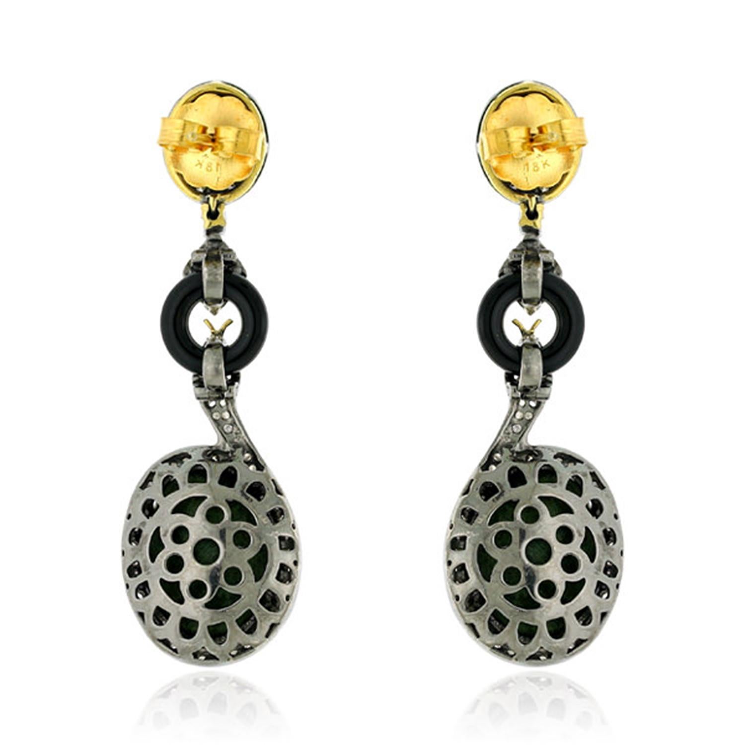 These handcrafted earrings are cast in 18-karat gold & sterling silver. It is set with geodes, 3.25 carats Kyanite, 3.2 carats onyx and 1.19 carats of sparkling diamonds.

FOLLOW  MEGHNA JEWELS storefront to view the latest collection & exclusive