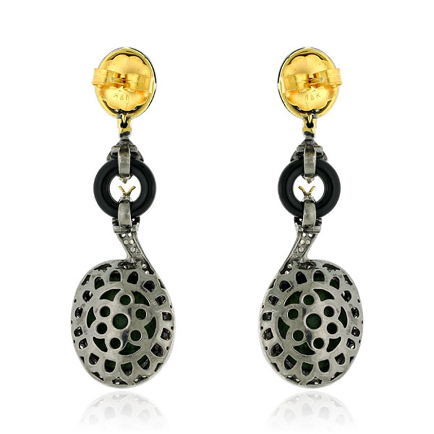 These handcrafted earrings are cast in 18-karat gold & sterling silver. It is set with geodes, 3.25 carats Kyanite, 3.2 carats onyx and 1.19 carats of sparkling diamonds.

FOLLOW  MEGHNA JEWELS storefront to view the latest collection & exclusive