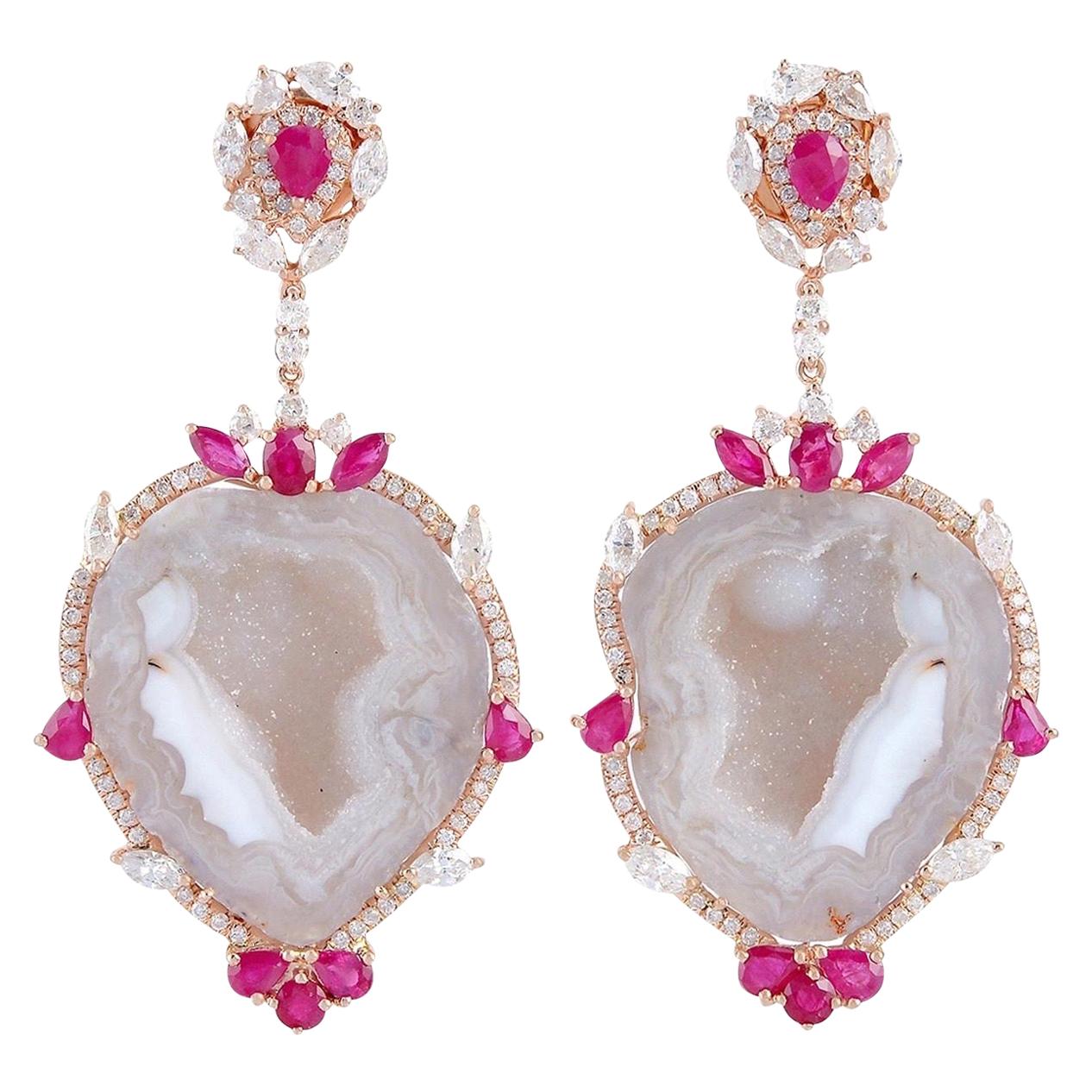 Boucles d'oreilles en or 18 carats avec rubis et diamants de couleur géode