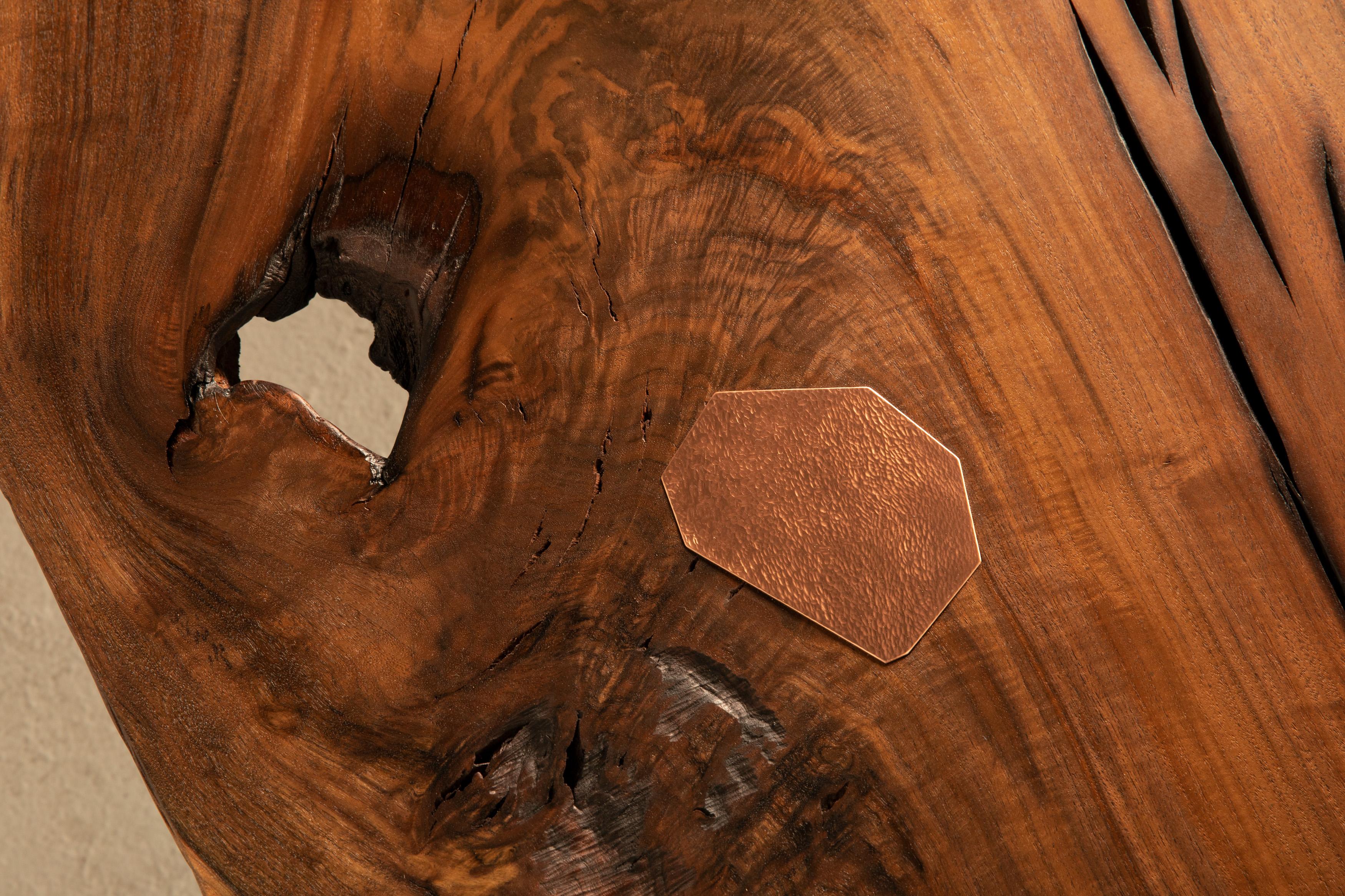 Geometrischer Tisch 002 aus Claro und schwarzem Nussbaumholz mit Kupferintarsien im Angebot 12