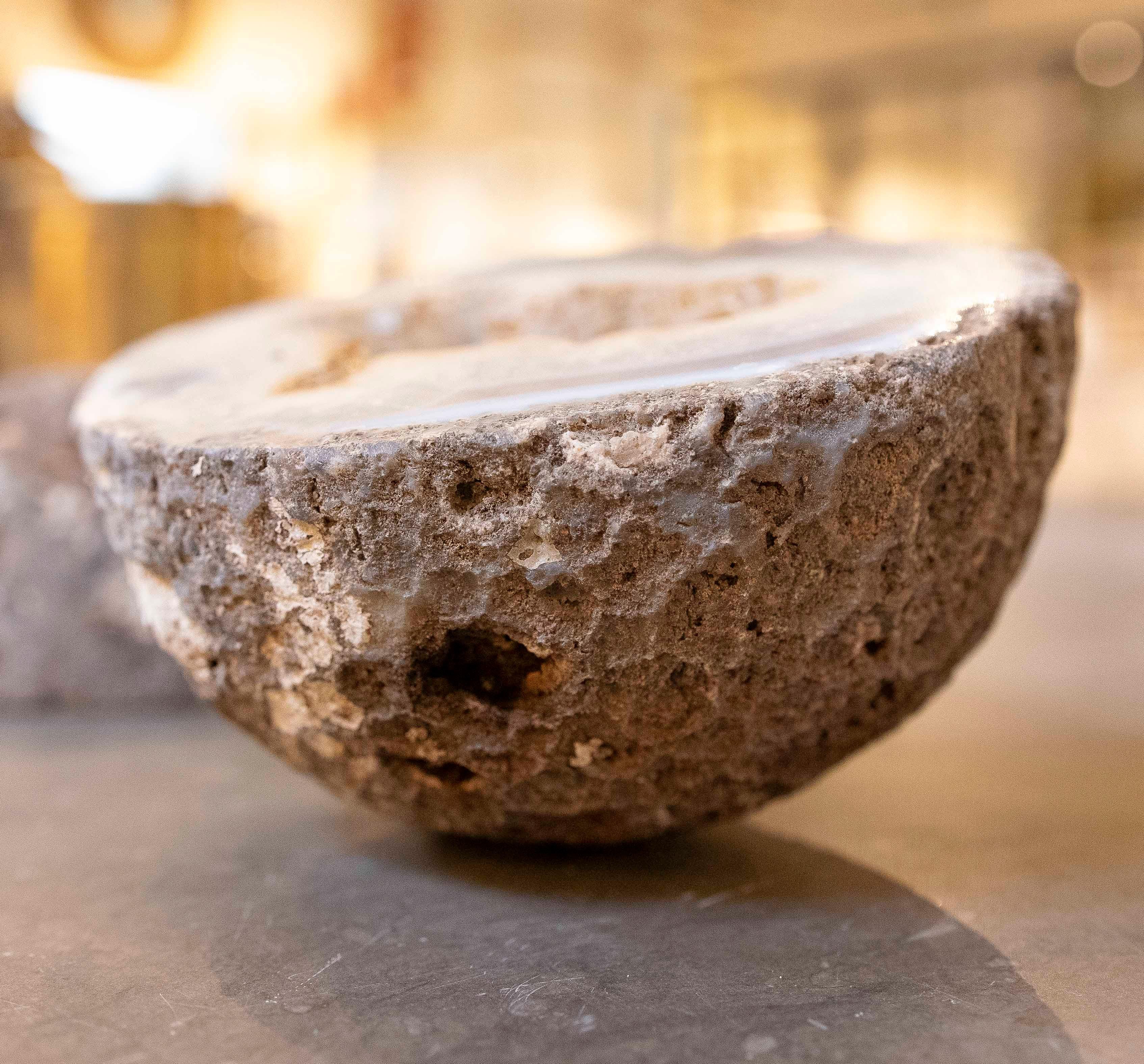 Geode mit kreisförmiger Form in zwei Hälften geteilt im Angebot 6