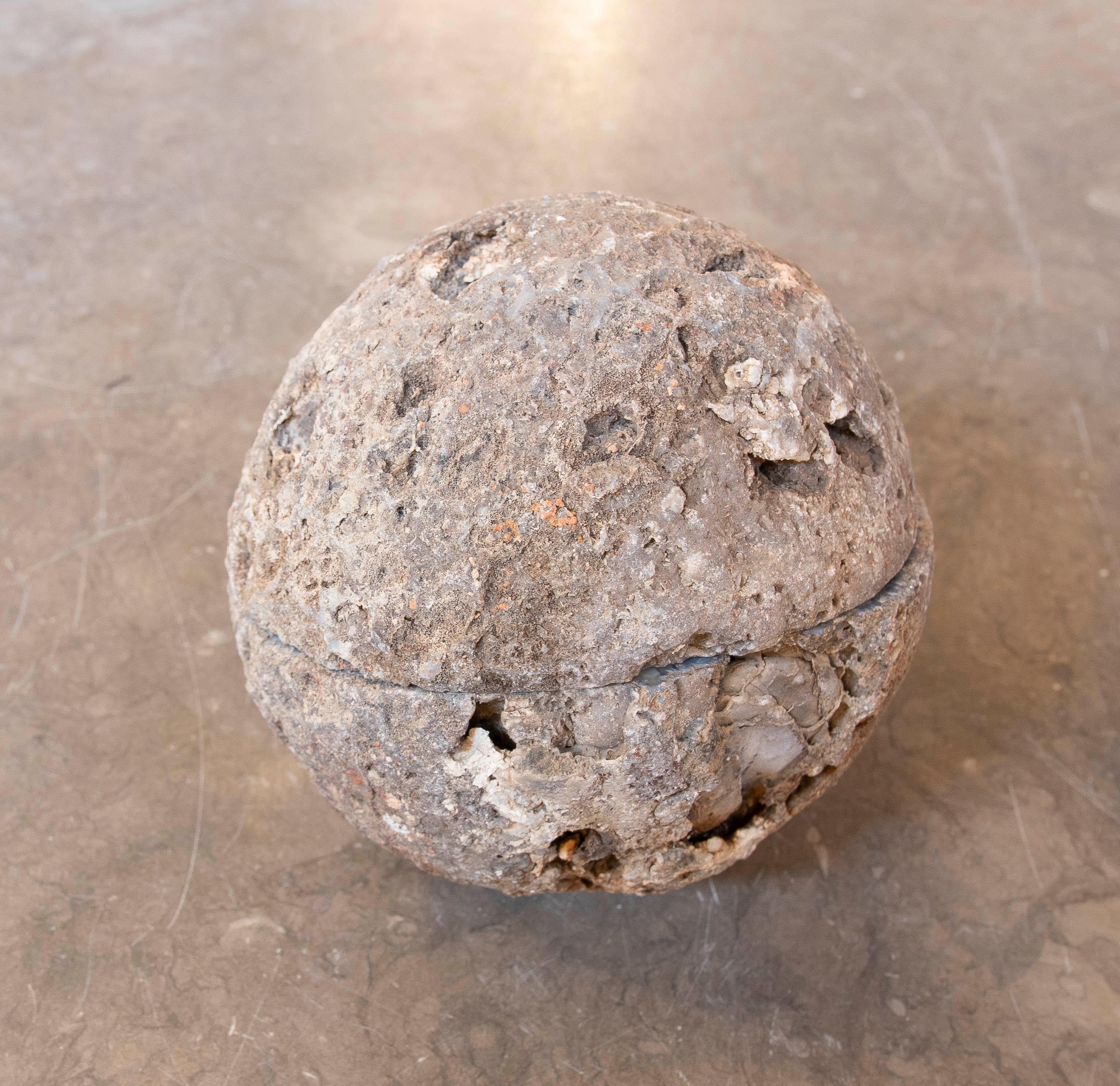 Geode mit kreisförmiger Form in zwei Hälften geteilt (18. Jahrhundert und früher) im Angebot