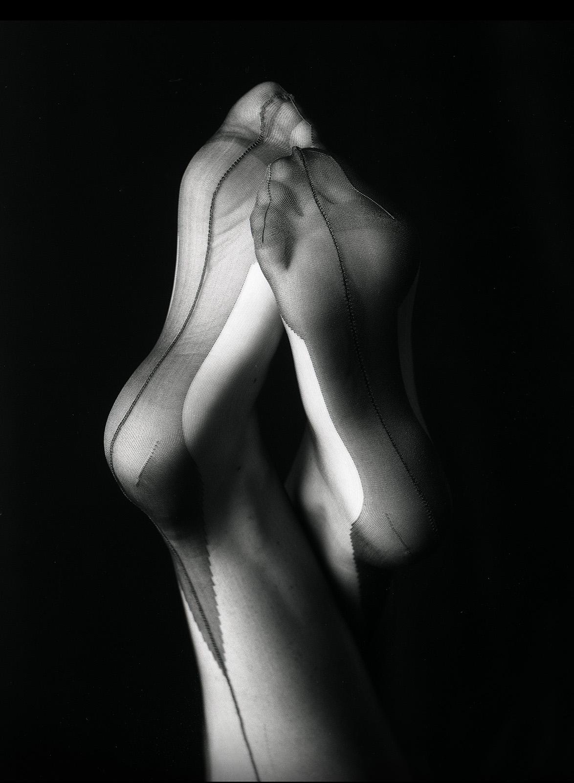 Black and White Photograph Geoff Halpin - Put Your Feet Up - Impression d'art en édition limitée signée, nature morte, noir et blanc