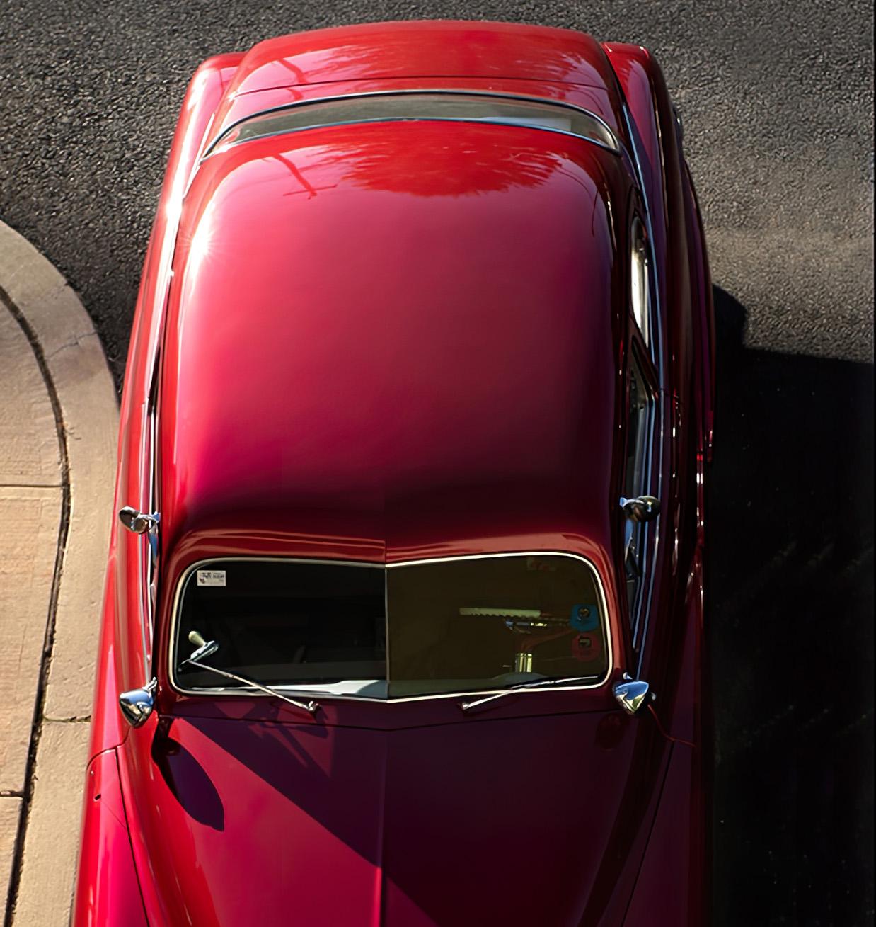 Red Mercury- Impression de voiture en édition limitée signée, USA, Contemporary, Vintage - Noir Color Photograph par Geoff Halpin