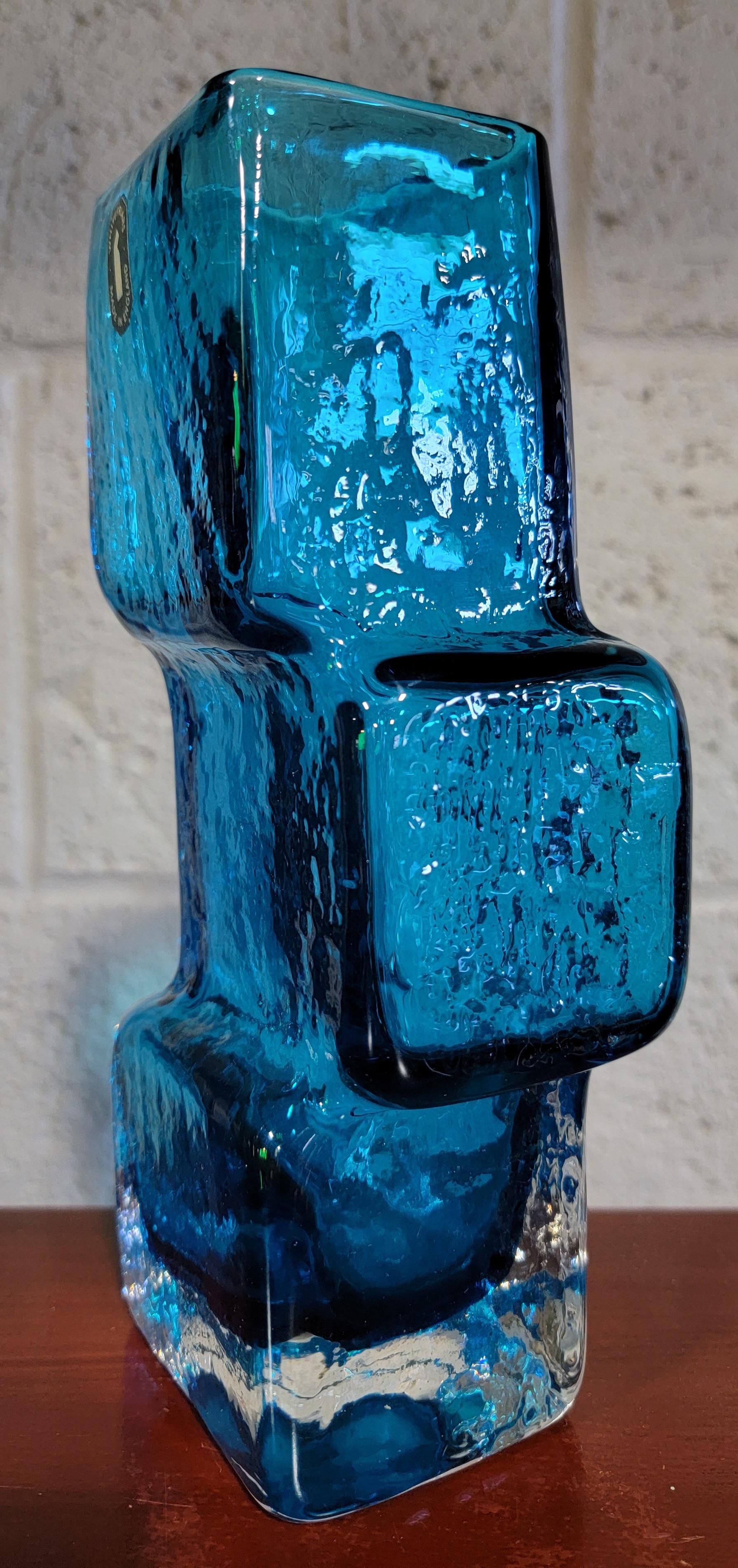 Cubism style blown glass vase designed by Geoffrey Baxter for Whitefriars. Titled 