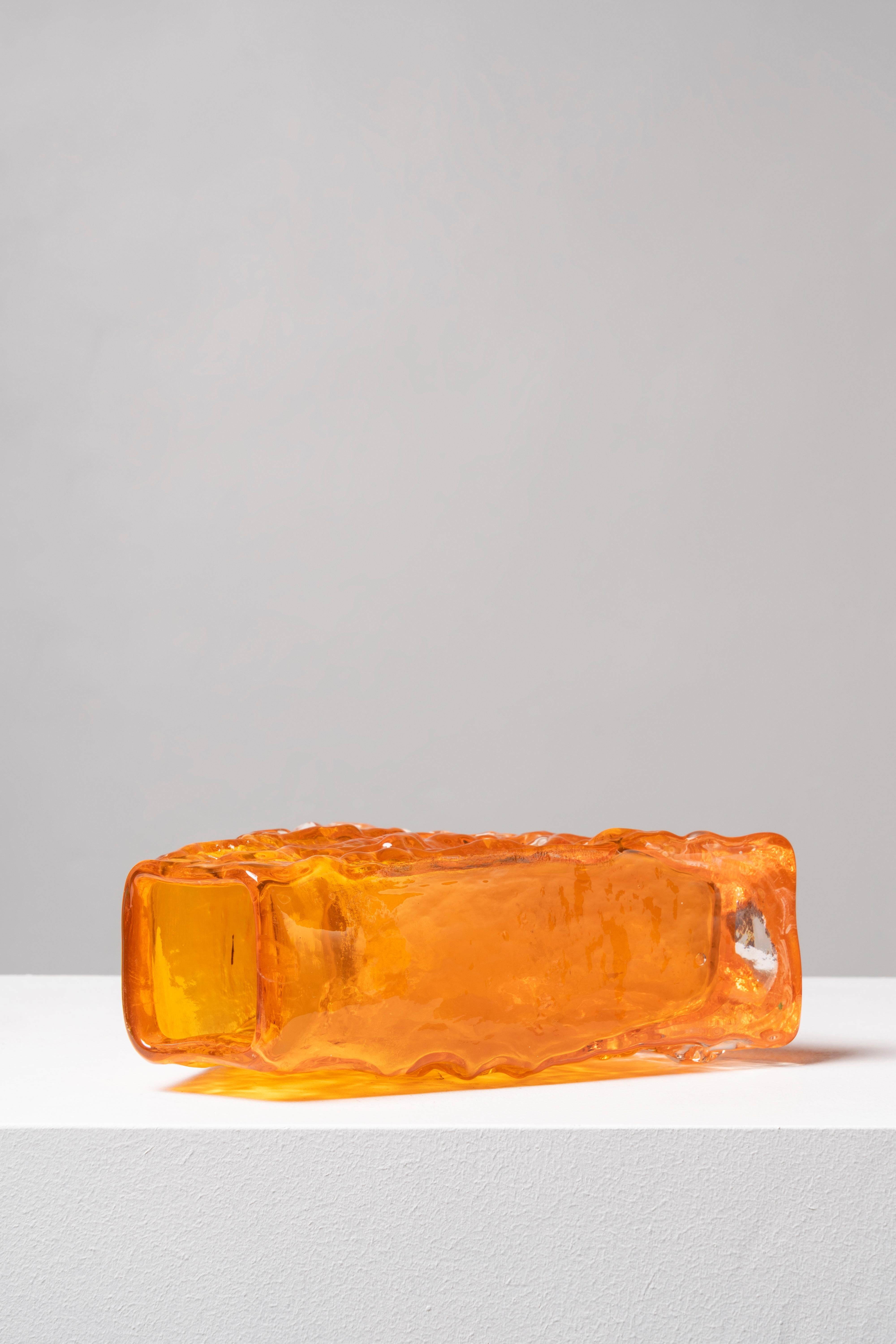 GEOFFREY BAXTER for Whitefriars; England, 1960s. Pyramid’ vase, Tangerine. In Good Condition In MADRID, ES