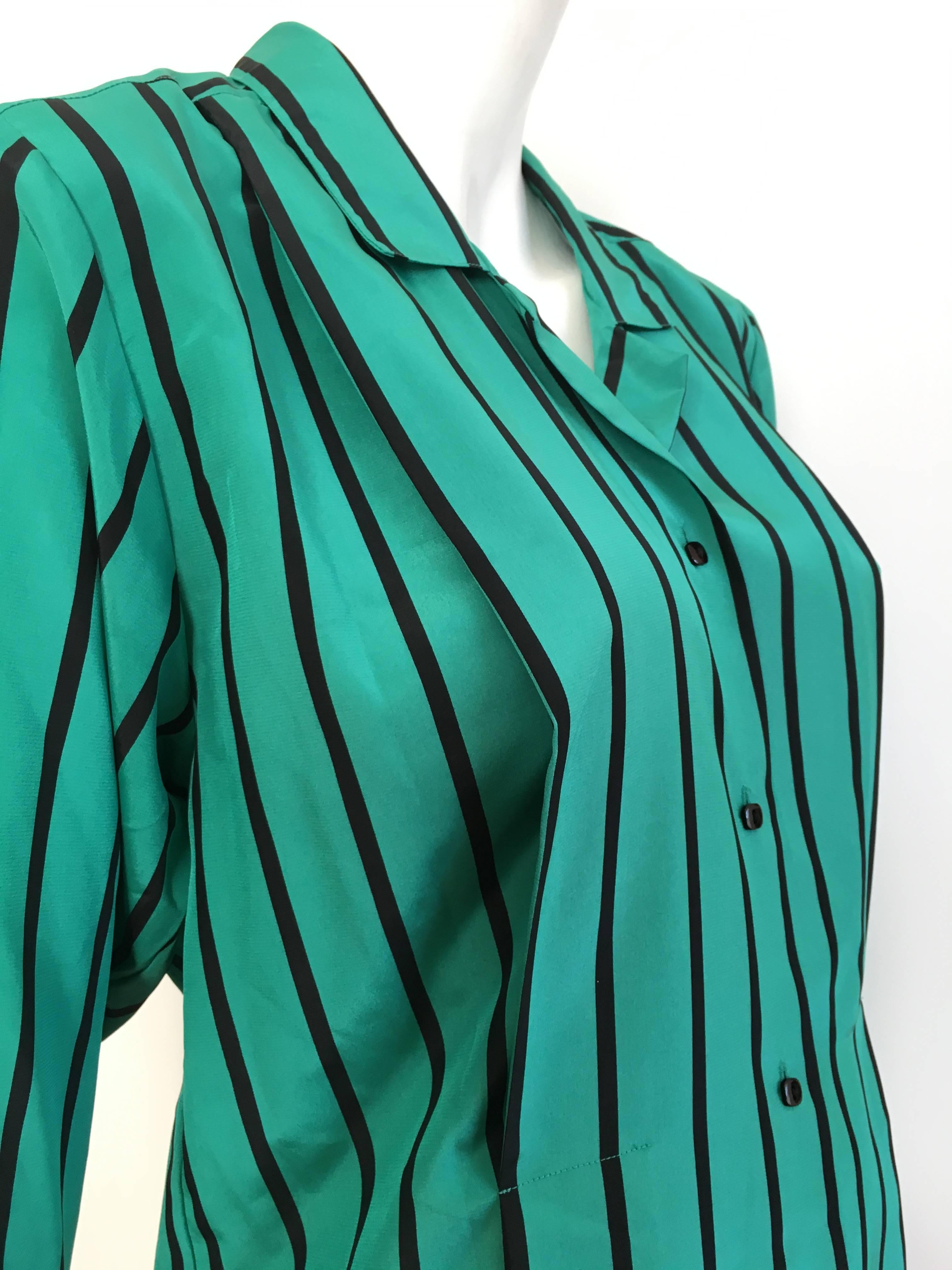 Geoffrey Beene 1980s Striped Long Sleeve Blouse Size 6. In Excellent Condition In Atlanta, GA