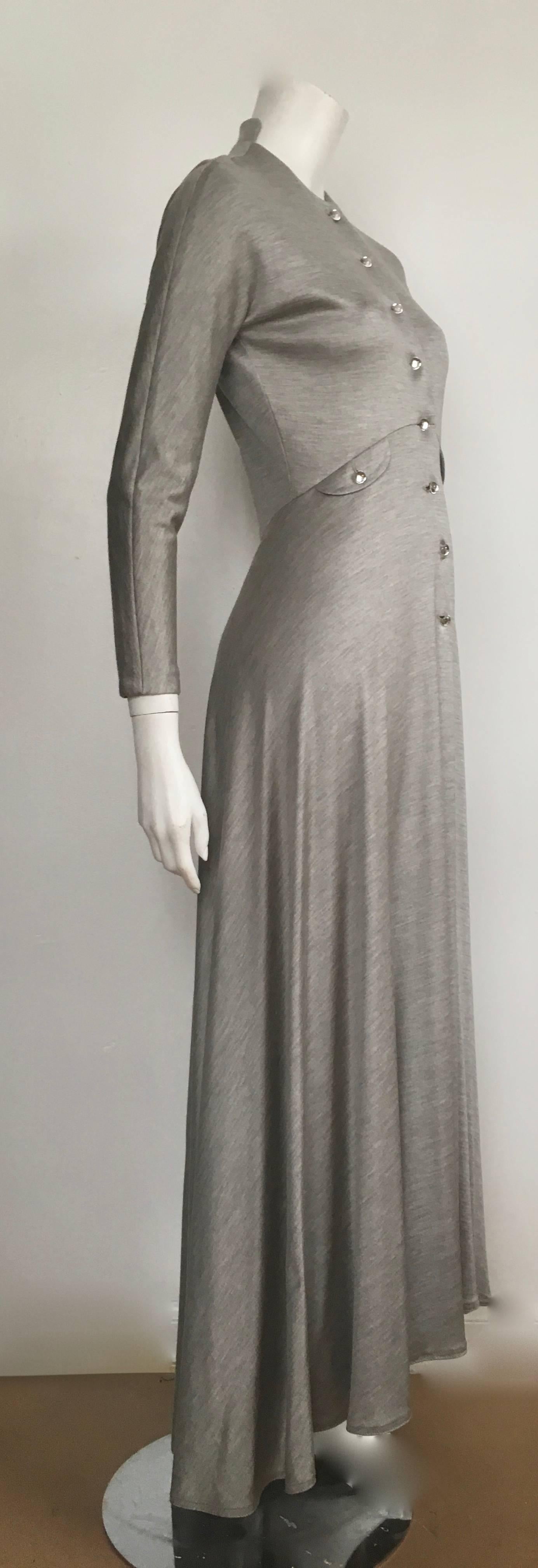 Geoffrey Beene 1990s Silver Gray Jersey Maxi Dress Size 4.  In Excellent Condition For Sale In Atlanta, GA