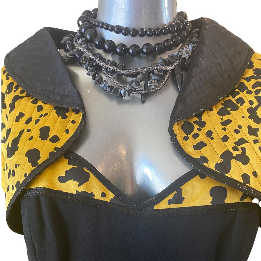 Geoffrey Beene 2 Piece Silk Ensemble Coat and Dress for Elizabeth Arden Size 6 For Sale 1