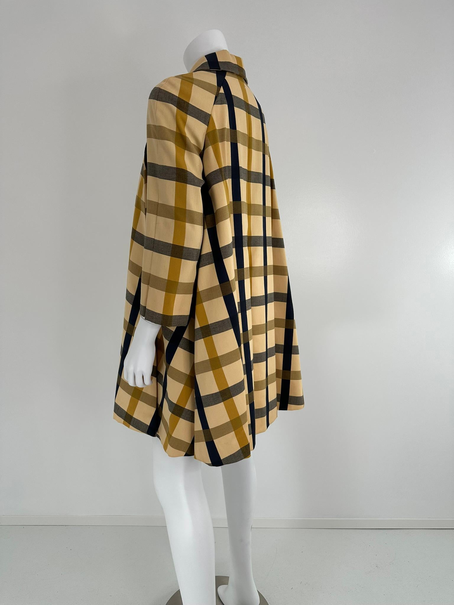 Geoffrey Beene Bazaar Cappotto Swing con tasca a canguro a quadri abbinati 1960s in vendita 6