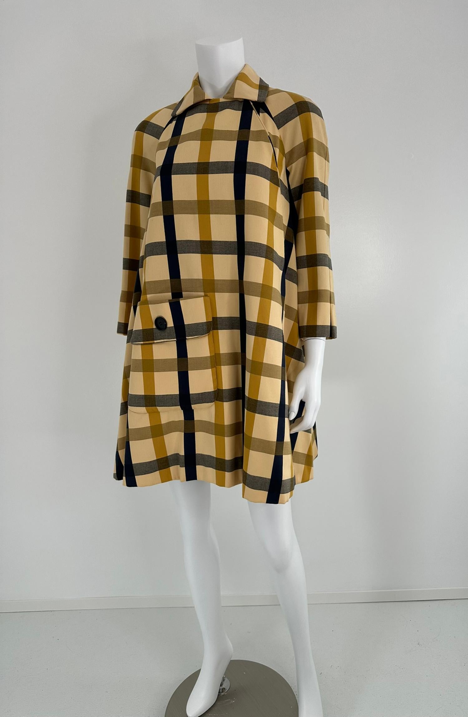 Geoffrey Beene Bazaar Cappotto Swing con tasca a canguro a quadri abbinati 1960s in vendita 9