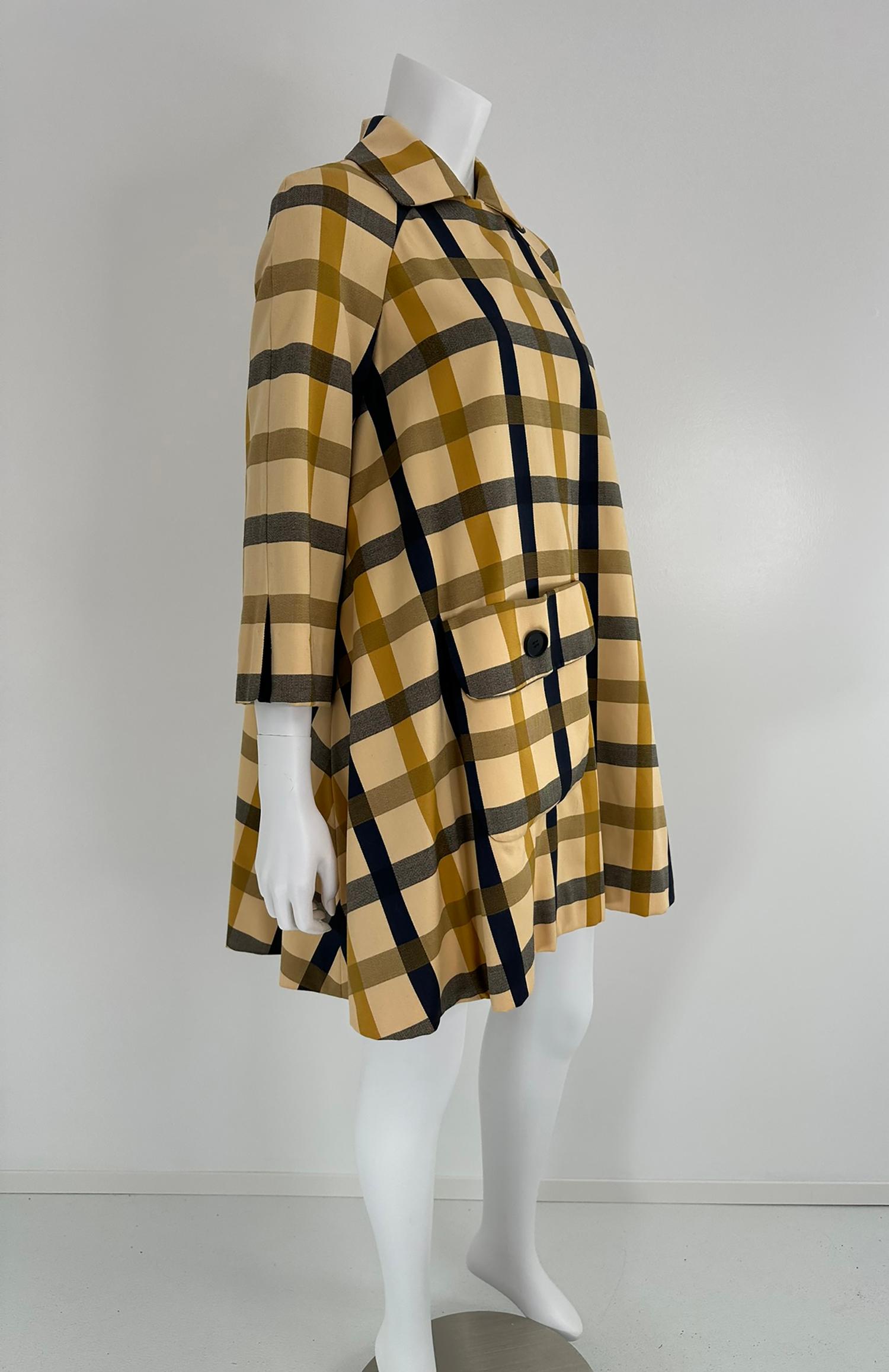 Geoffrey Beene Bazaar Cappotto Swing con tasca a canguro a quadri abbinati 1960s In condizioni buone in vendita a West Palm Beach, FL