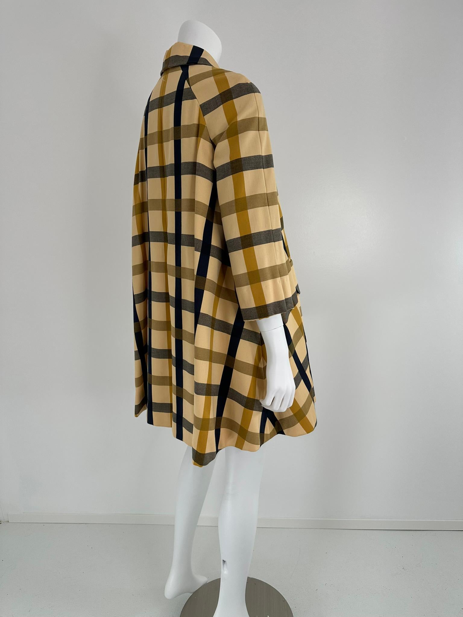 Geoffrey Beene Bazaar Cappotto Swing con tasca a canguro a quadri abbinati 1960s in vendita 2