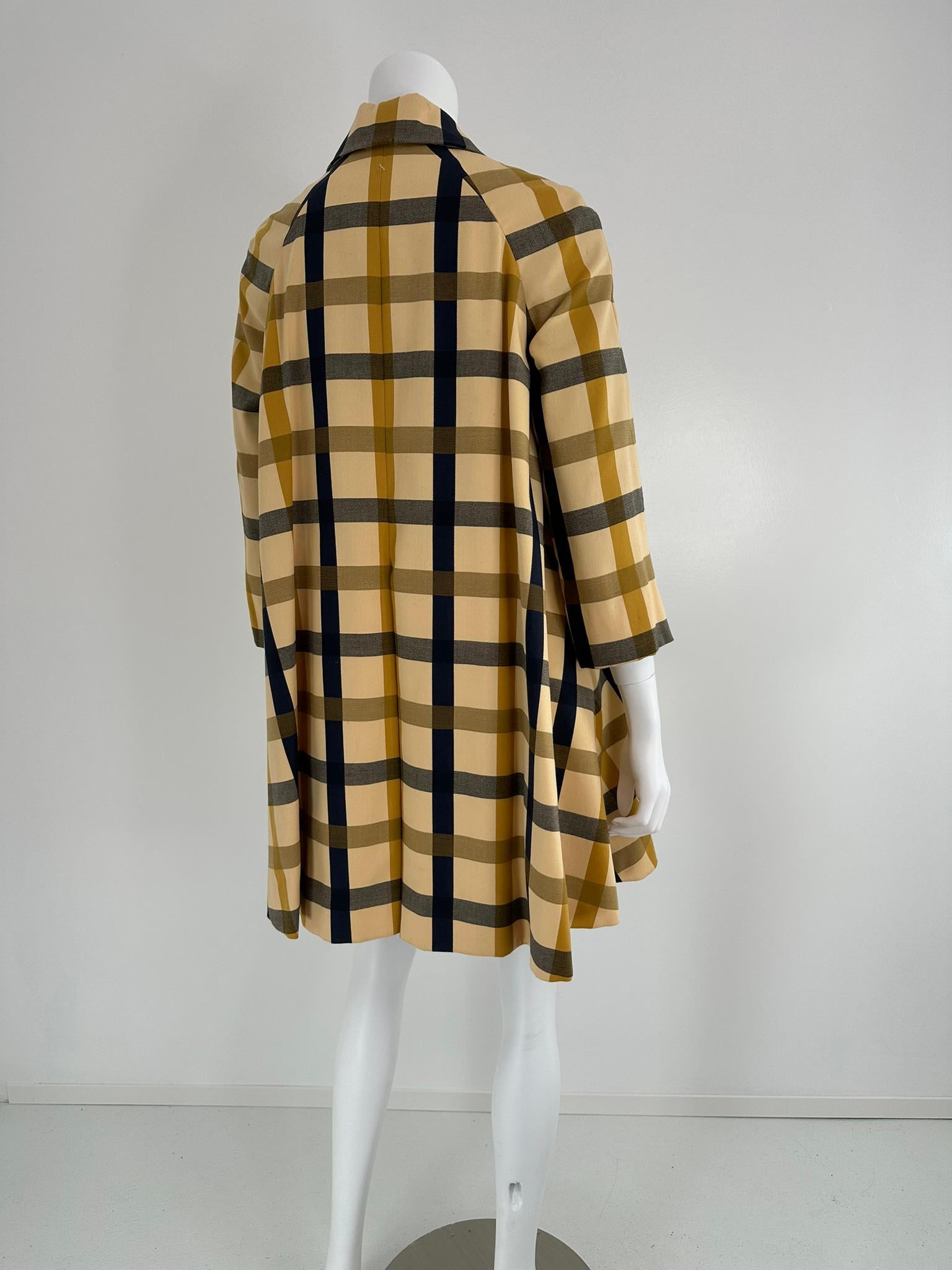 Geoffrey Beene Bazaar Cappotto Swing con tasca a canguro a quadri abbinati 1960s in vendita 3