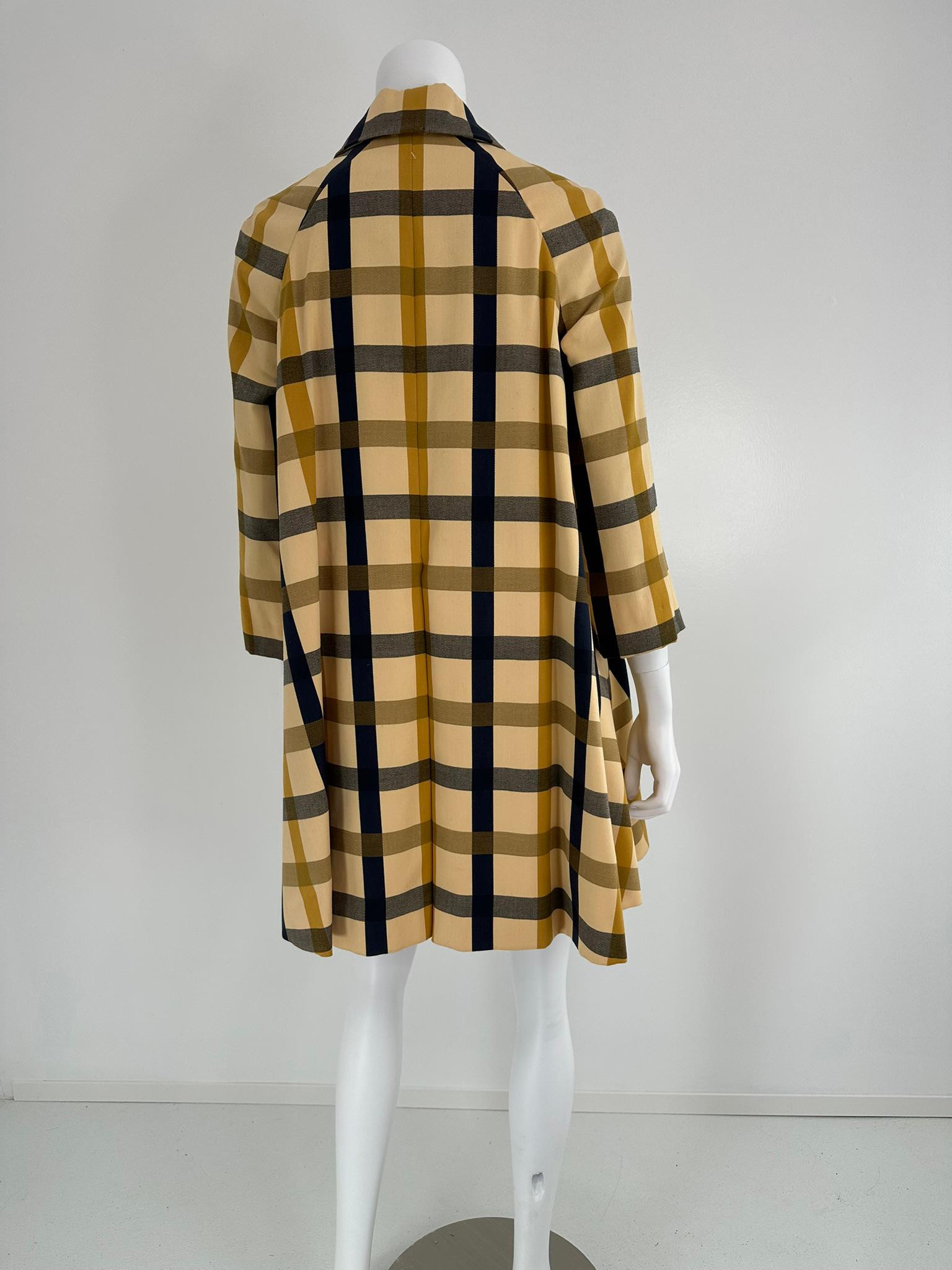 Geoffrey Beene Bazaar Cappotto Swing con tasca a canguro a quadri abbinati 1960s in vendita 4