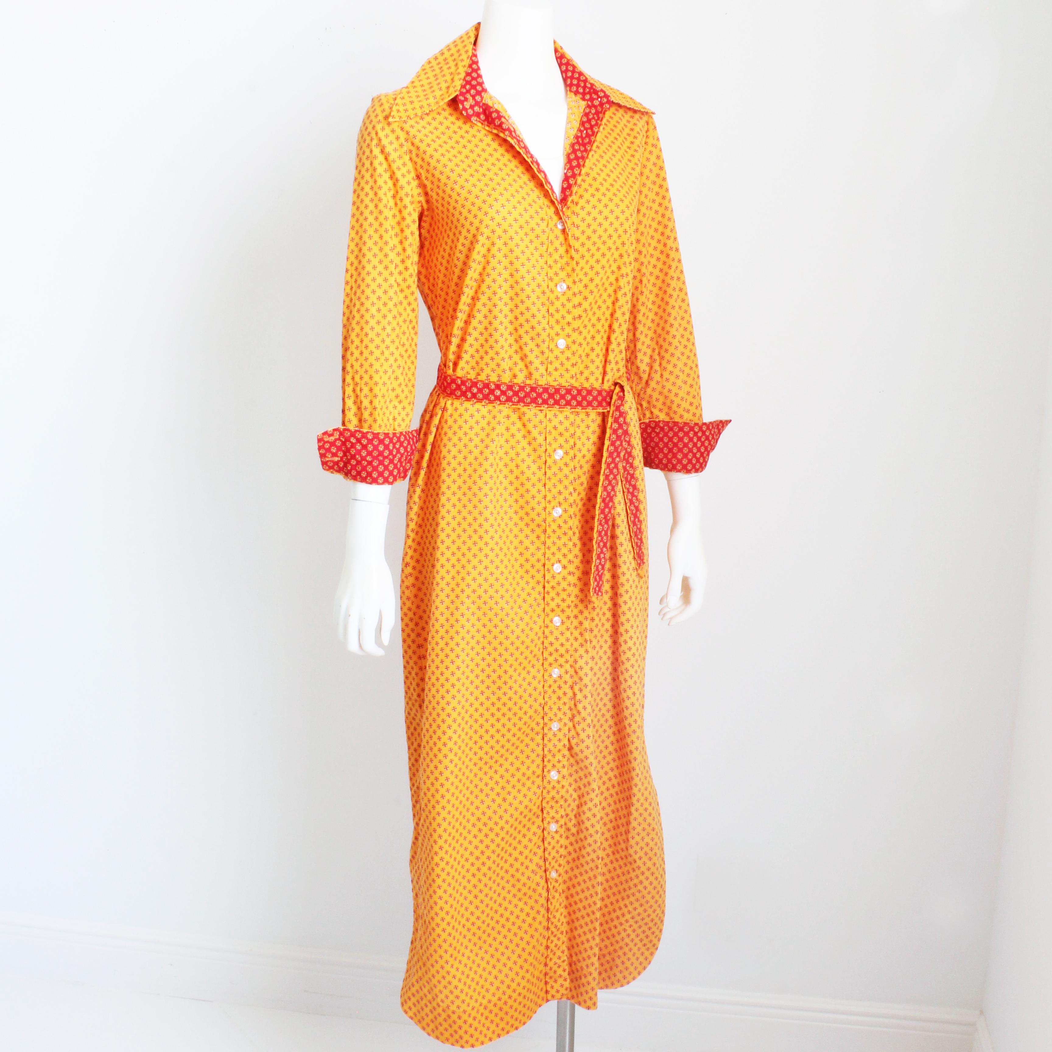 Geoffrey Beene - Vestito con cintura e bottoni in cotone Shirtwaist con stampa floreale anni '70 in vendita 2
