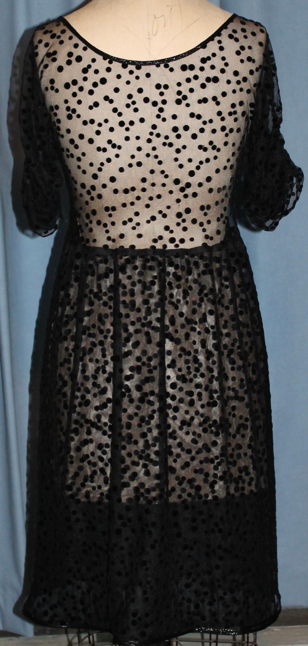 Geoffrey Beene Vestido de noche negro y escarpado de lunares suizos en Excelente estado para la venta en Sharon, CT