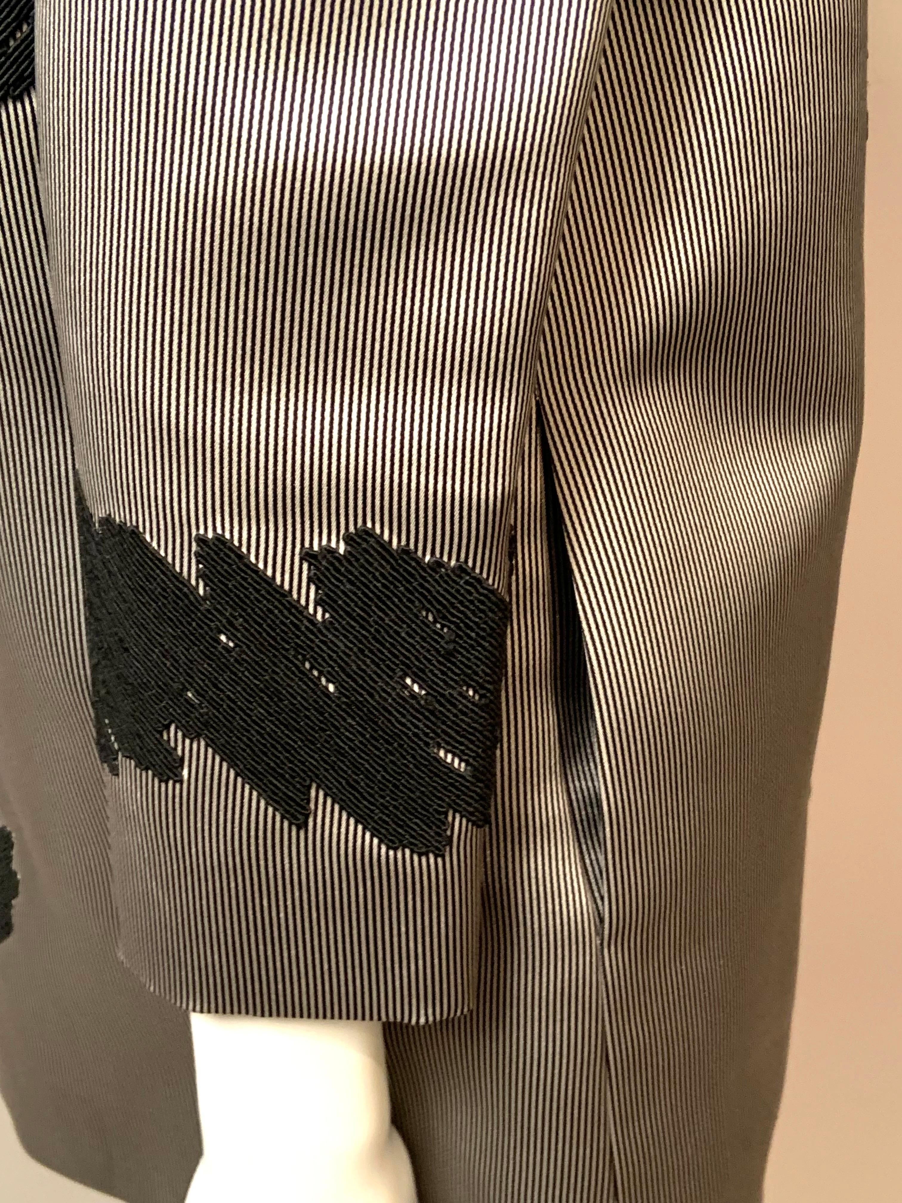 Geoffrey Beene Giacca in raso a righe bianche e nere con ricamo Soutache in vendita 5