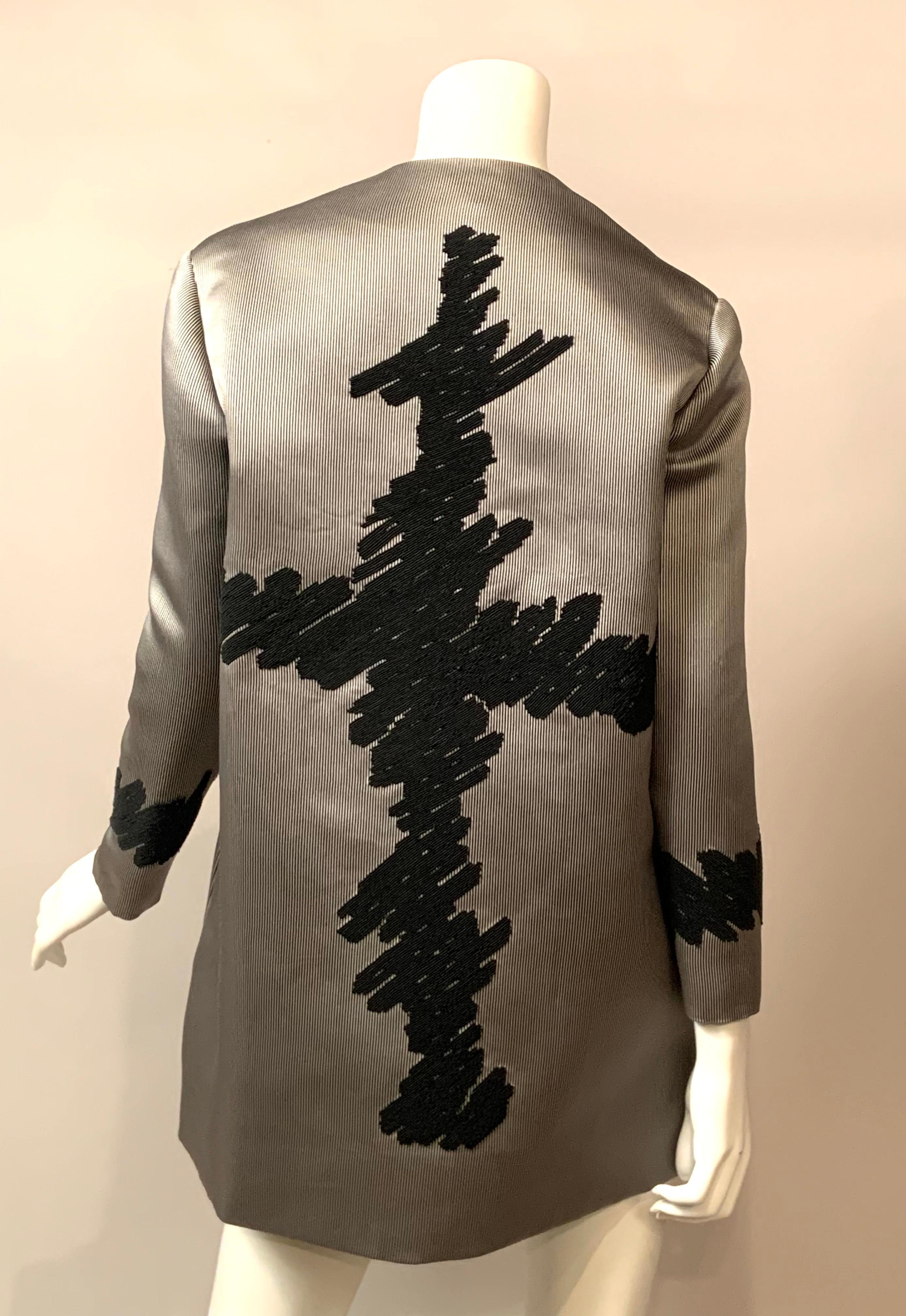 Geoffrey Beene Giacca in raso a righe bianche e nere con ricamo Soutache in vendita 6