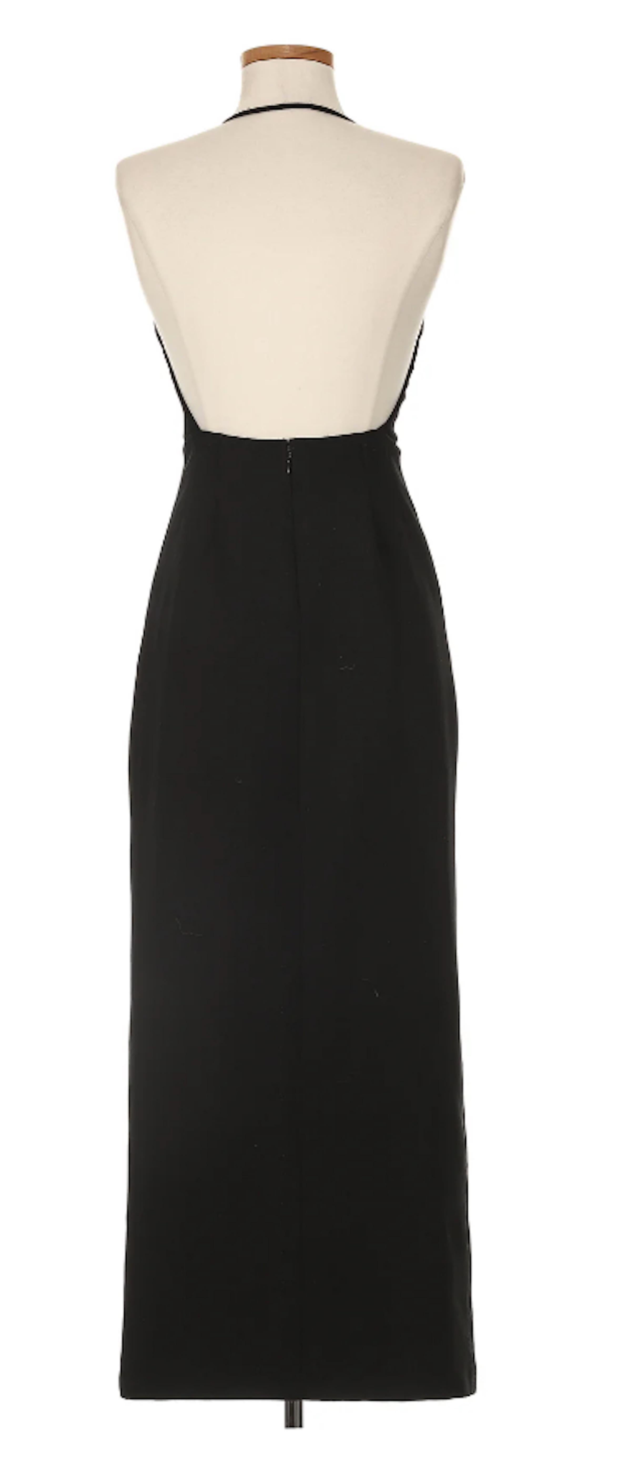 VINTAGE GRACE NY

Vintage Geoffrey Beene Vestido negro de tirantes con cremallera de cristal Años 90. Cremallera ajustable en la parte delantera para crear el escote y la abertura delantera deseados. Cremallera oculta en la espalda para cerrarla. El