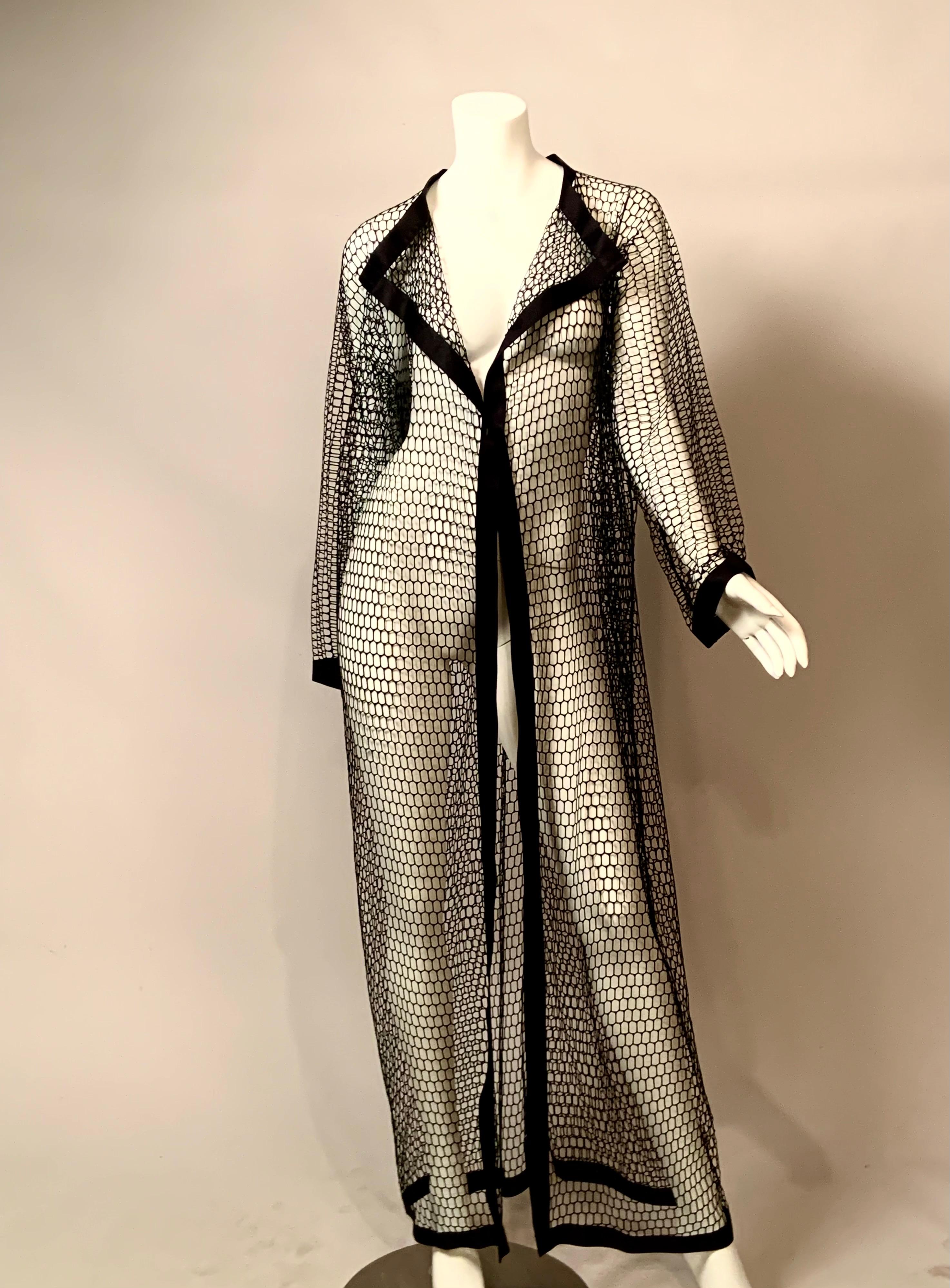 Geoffrey Beene Manteau ouvert bordé de satin noir ex Iris Apfel Collectional en vente 5