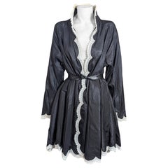 Geoffrey Beene Schwarze Seiden-Taft-Spitzen-Schwungjacke