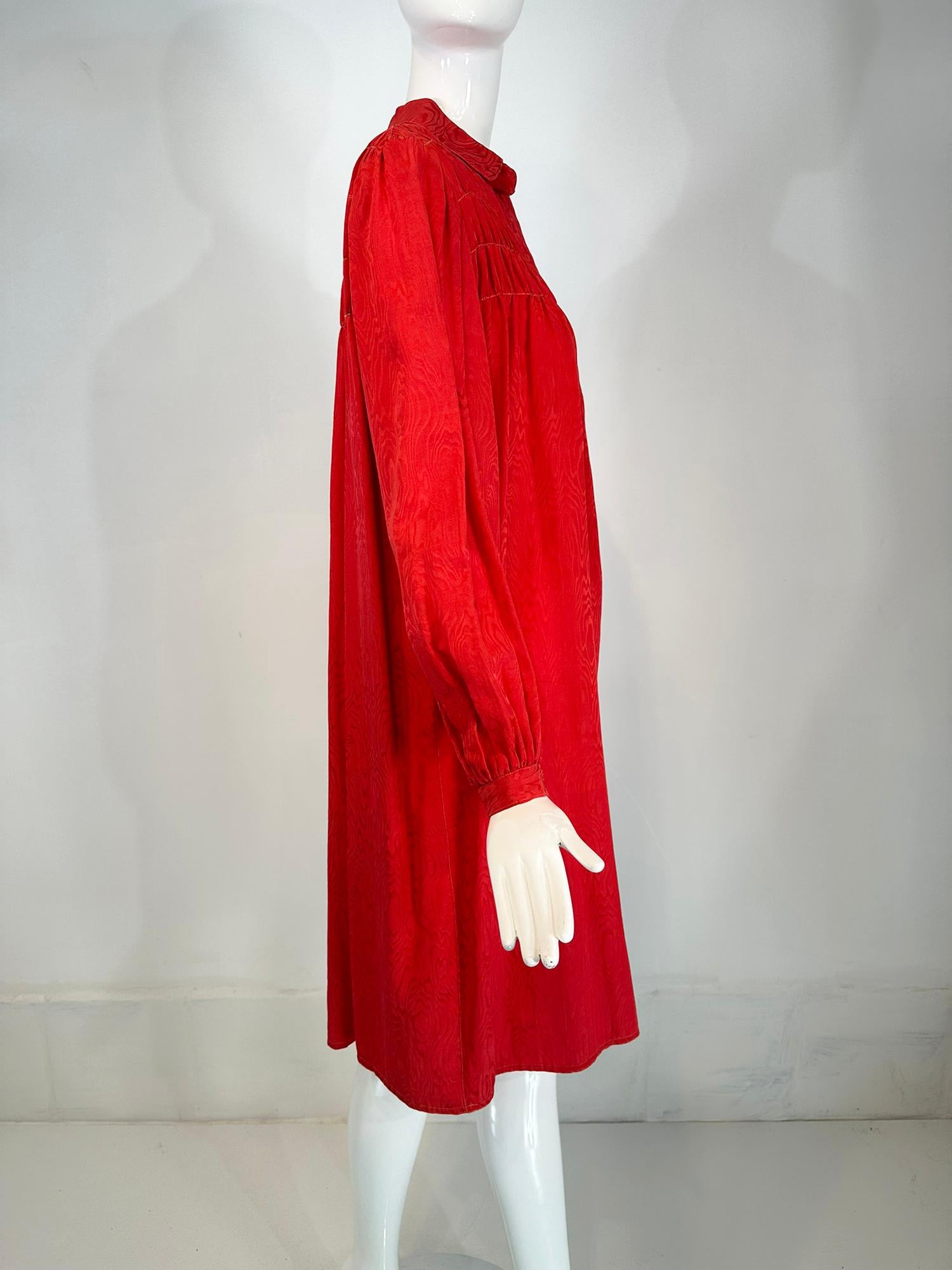 Geoffrey Beene Coral Red Silk Jacquard Smock Dress 1970s For Sale 6