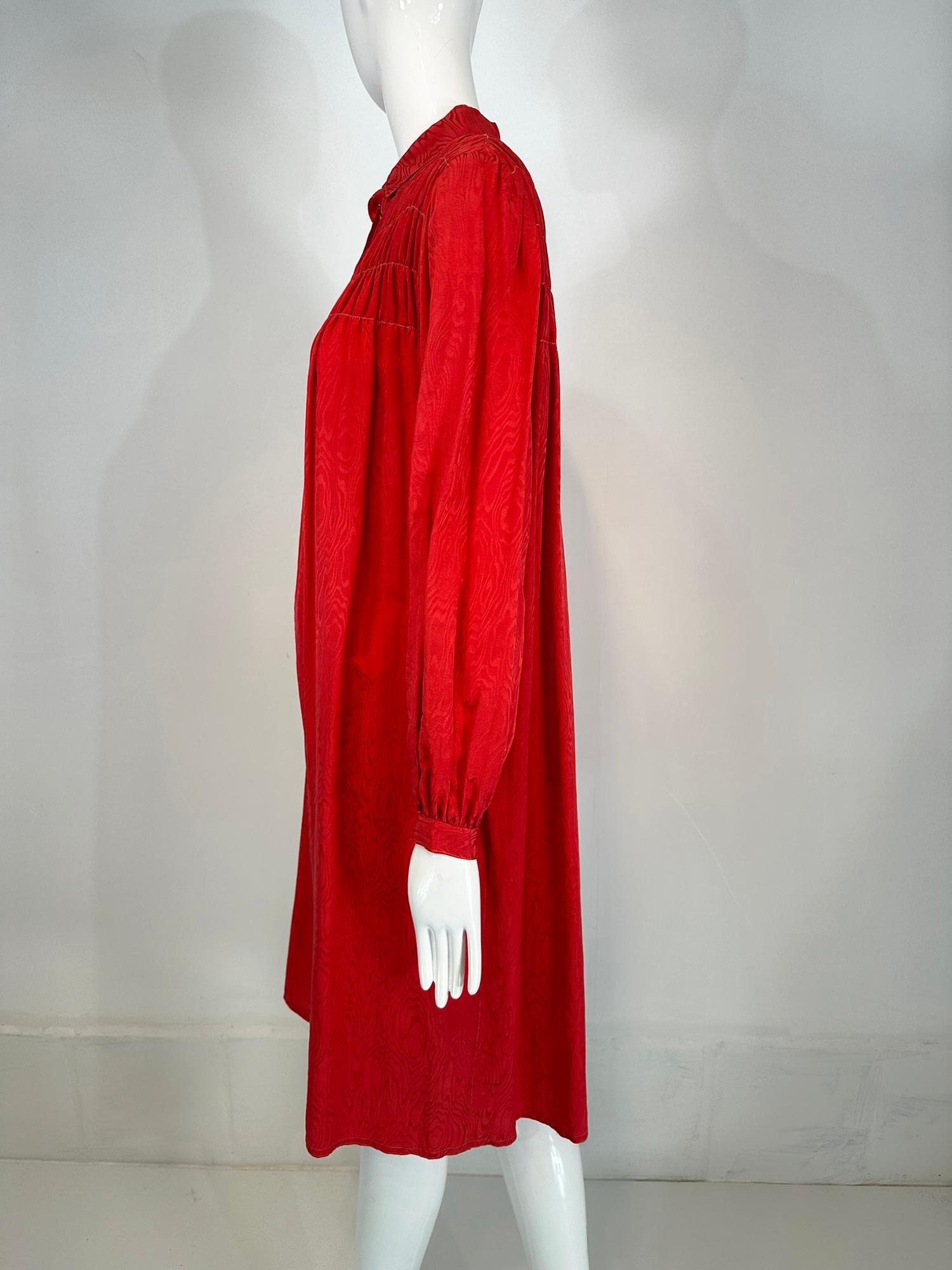 Women's Geoffrey Beene Coral Red Silk Jacquard Smock Dress 1970s For Sale