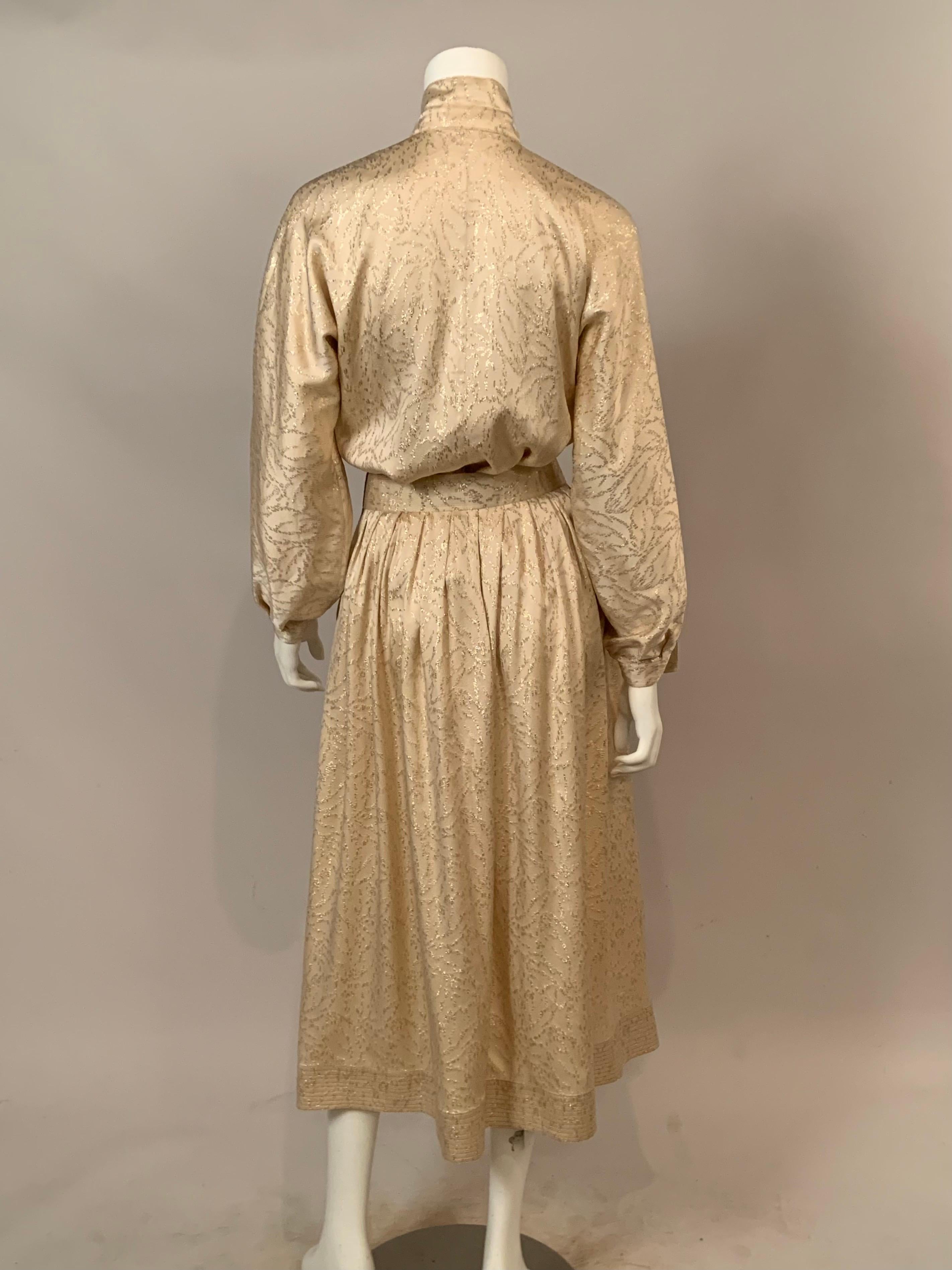 Geoffrey Beene - Robe deux pièces en soie crème et lamé or en vente 2