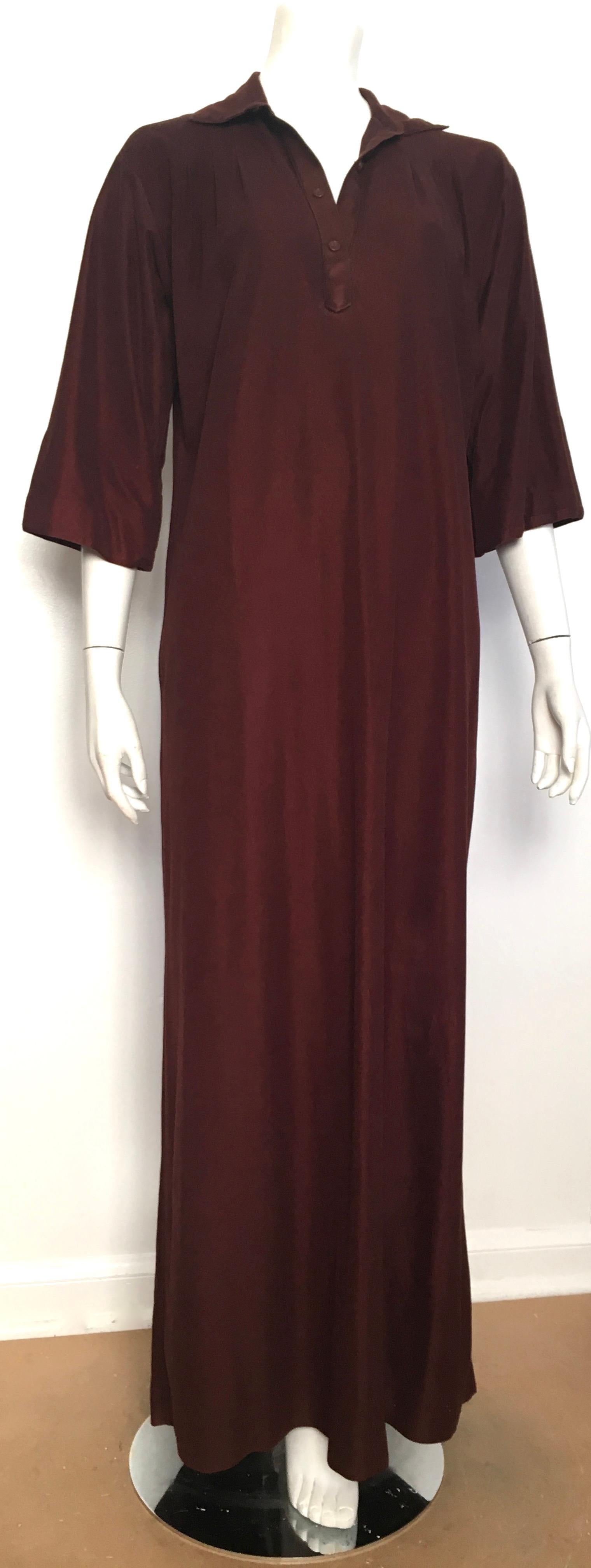 Geoffrey Beene for Swirl 1978 brown maxi caftan / loungewear with pockets will fit a US size 6 / 8 beautifully.  Matilda the Mannequin is a size 4 and she looks amazing in this Geoffrey Beene piece.  This is supposed to be flowing, loose, unconfined