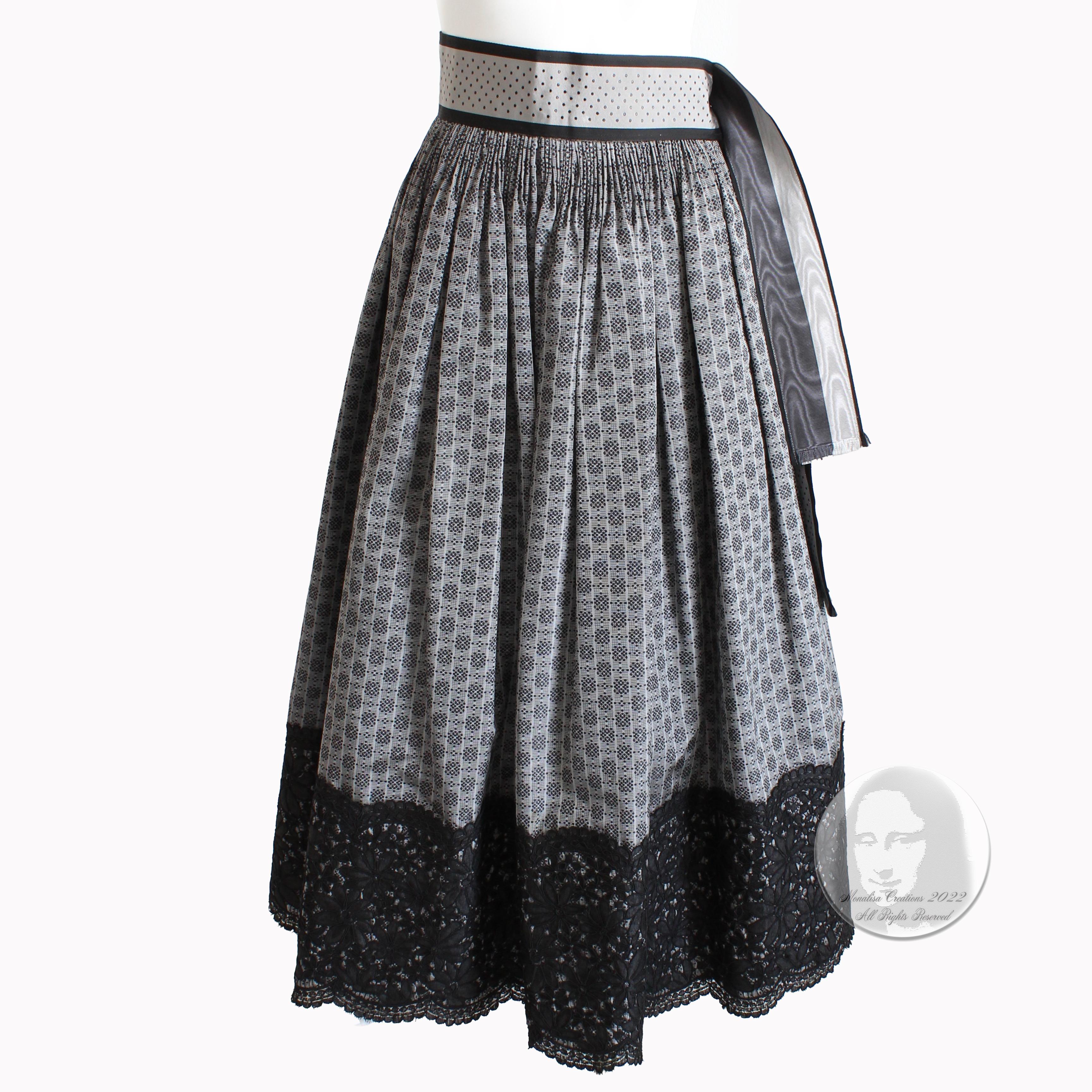 Geoffrey Beene Formal Skirt with Belt Taffeta Floor Length Black Lace Hem Sz 4 In Good Condition In Port Saint Lucie, FL