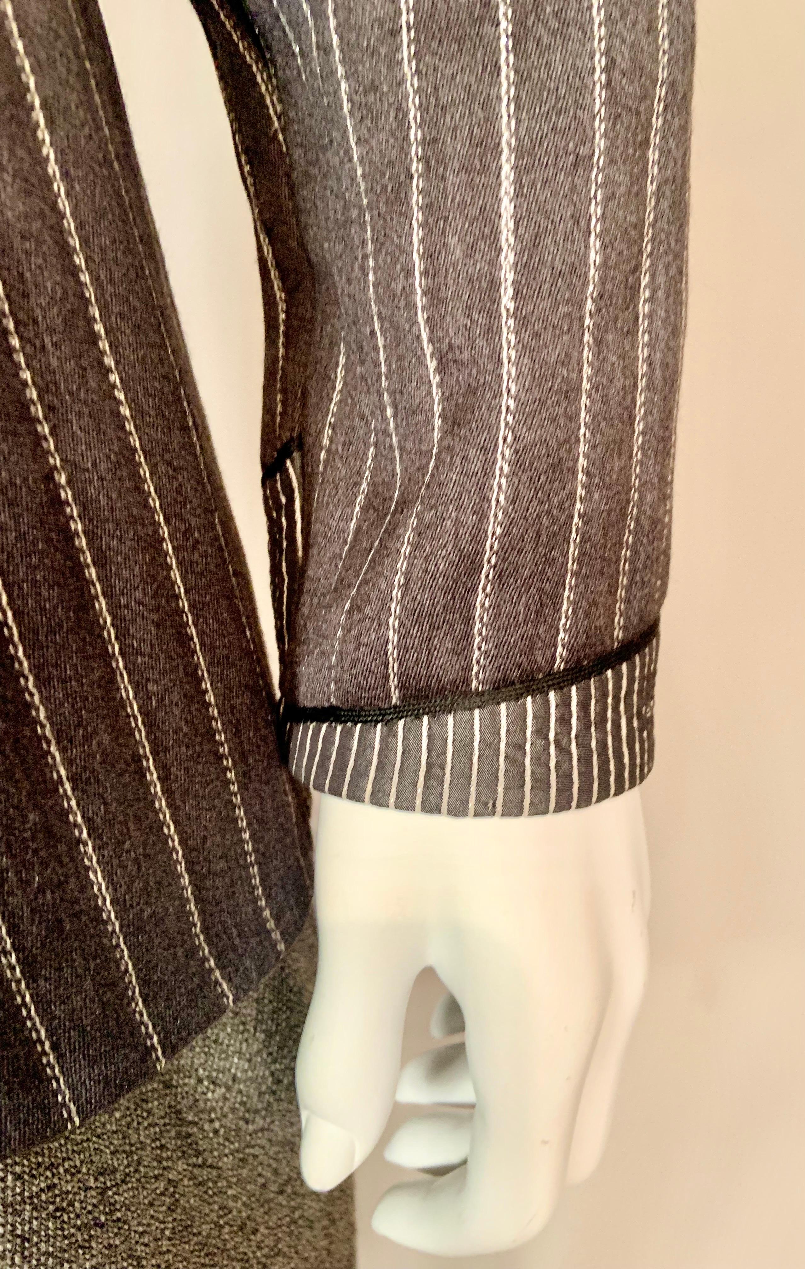 Geoffrey Beene - Veste à rayures grises et jupe en laine grise Excellent état - En vente à New Hope, PA