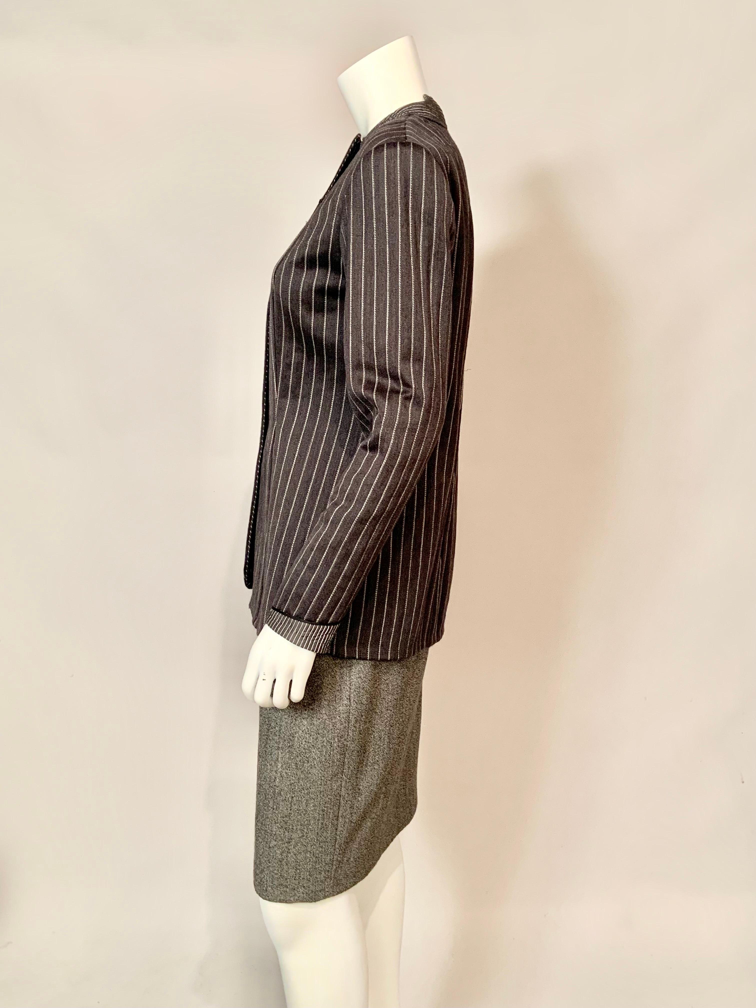 Geoffrey Beene - Veste à rayures grises et jupe en laine grise Pour femmes en vente