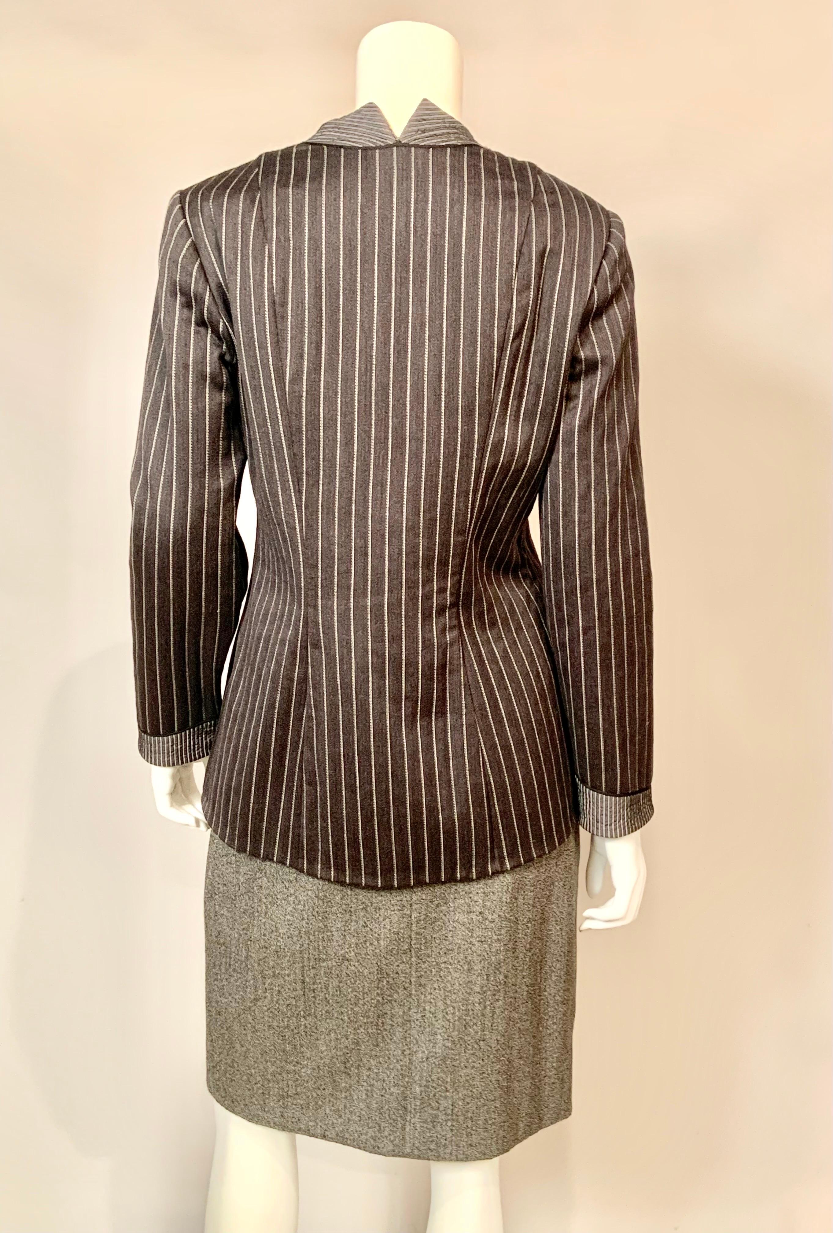 Geoffrey Beene - Veste à rayures grises et jupe en laine grise en vente 2
