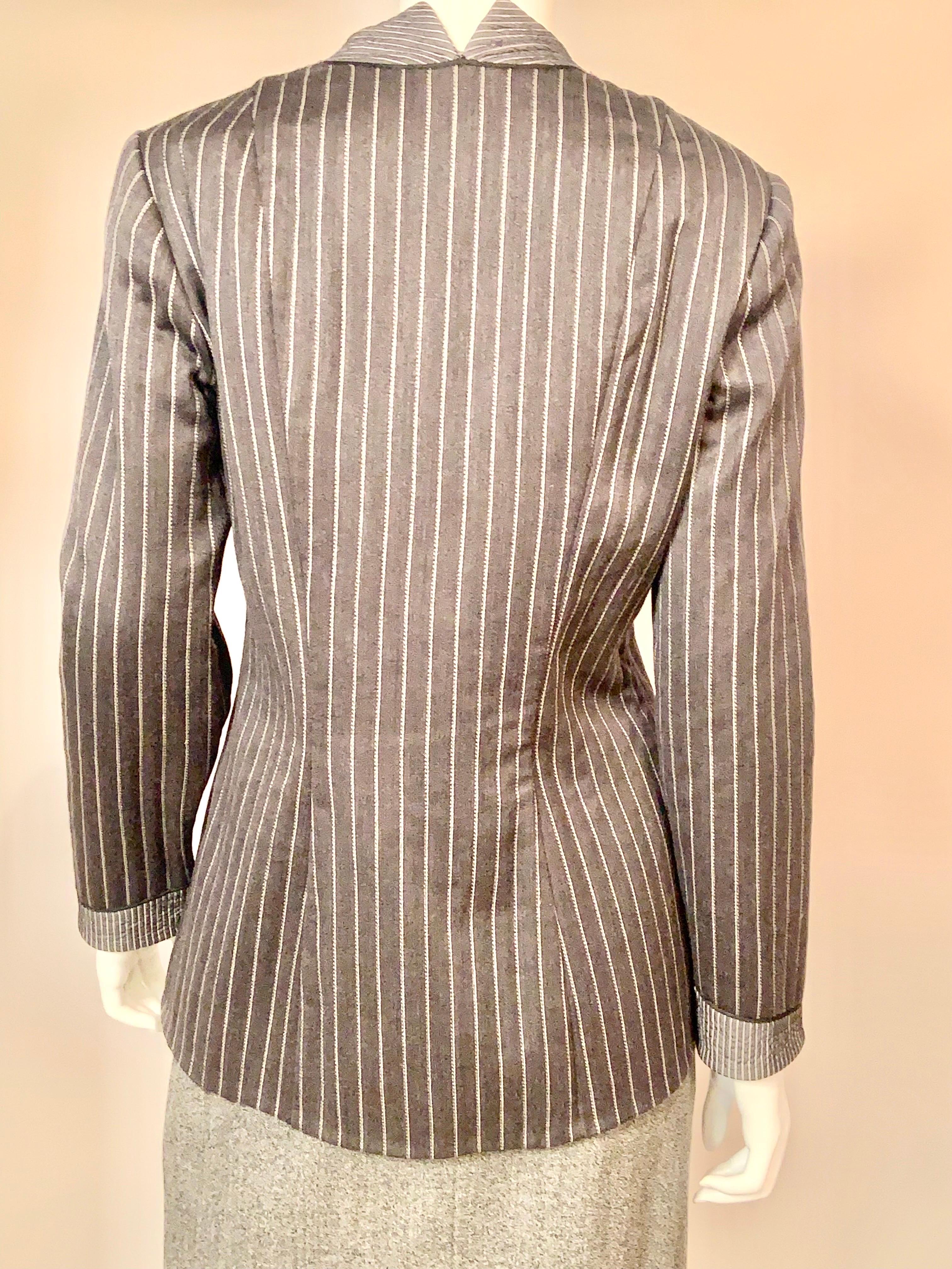 Geoffrey Beene - Veste à rayures grises et jupe en laine grise en vente 3