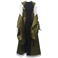 Geoffrey Beene Bata Oliva/Negra con Estola