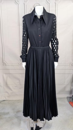 Geoffrey Beene - Chemisier ajouré et jupe plissée